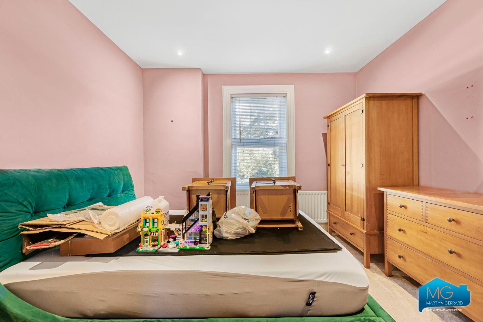 2 bedroom Apartment to rent - Martyn Gerrard