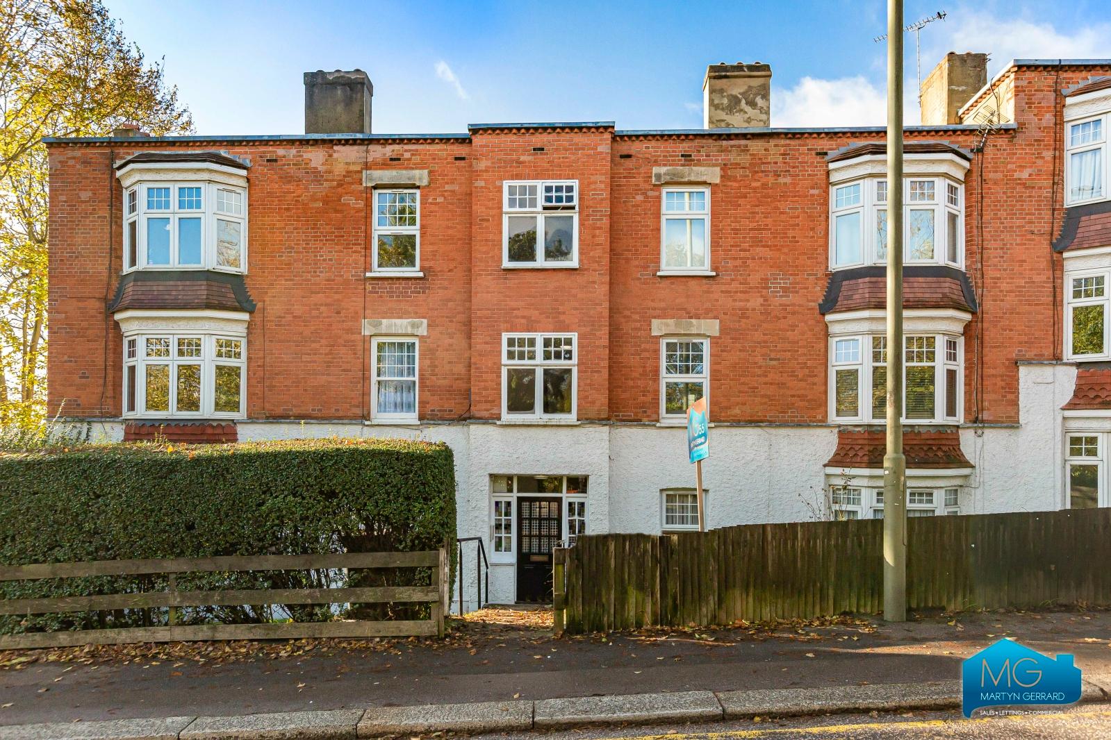 2 bedroom Apartment to rent - Martyn Gerrard