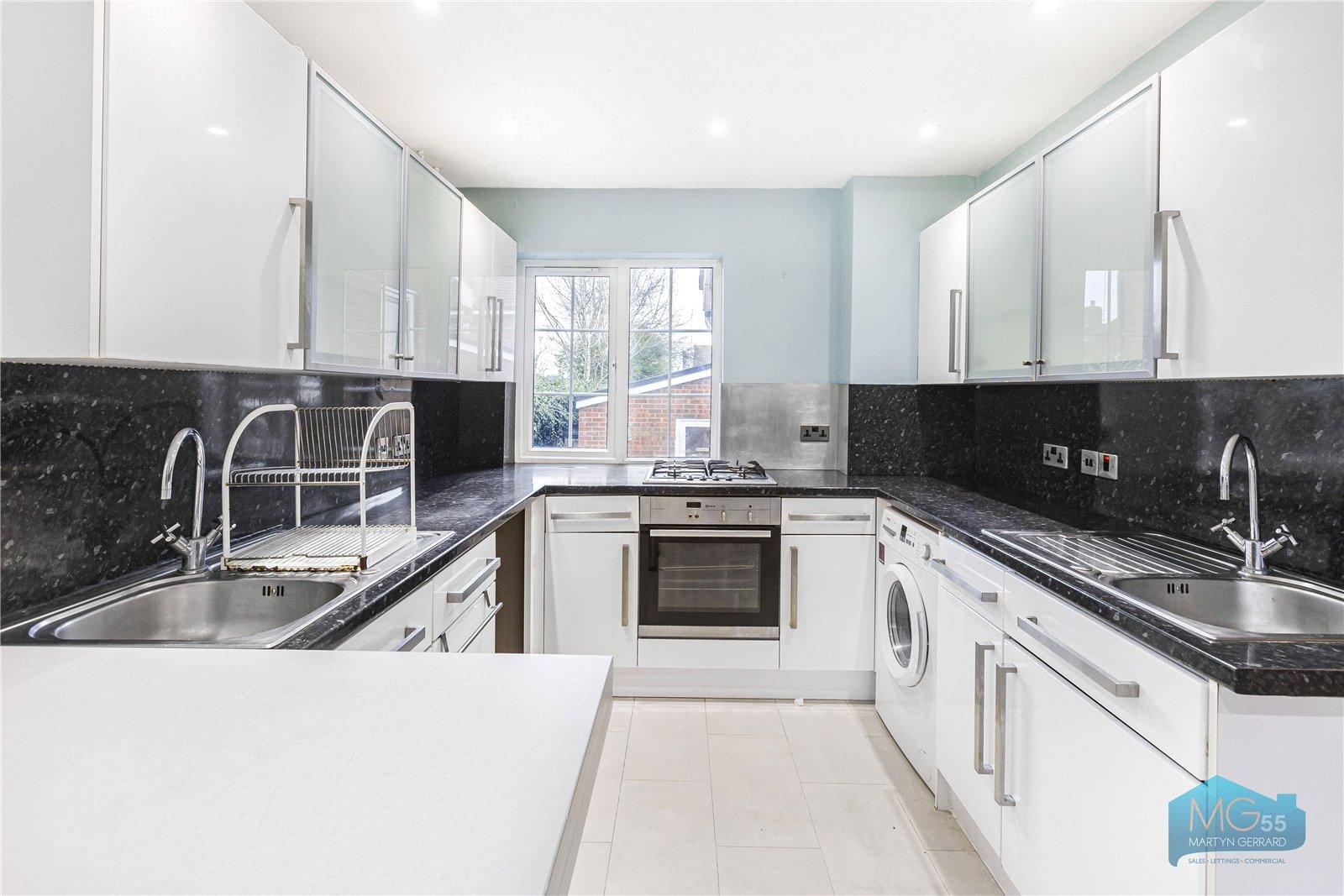 4 bedroom Detached House to rent - Martyn Gerrard