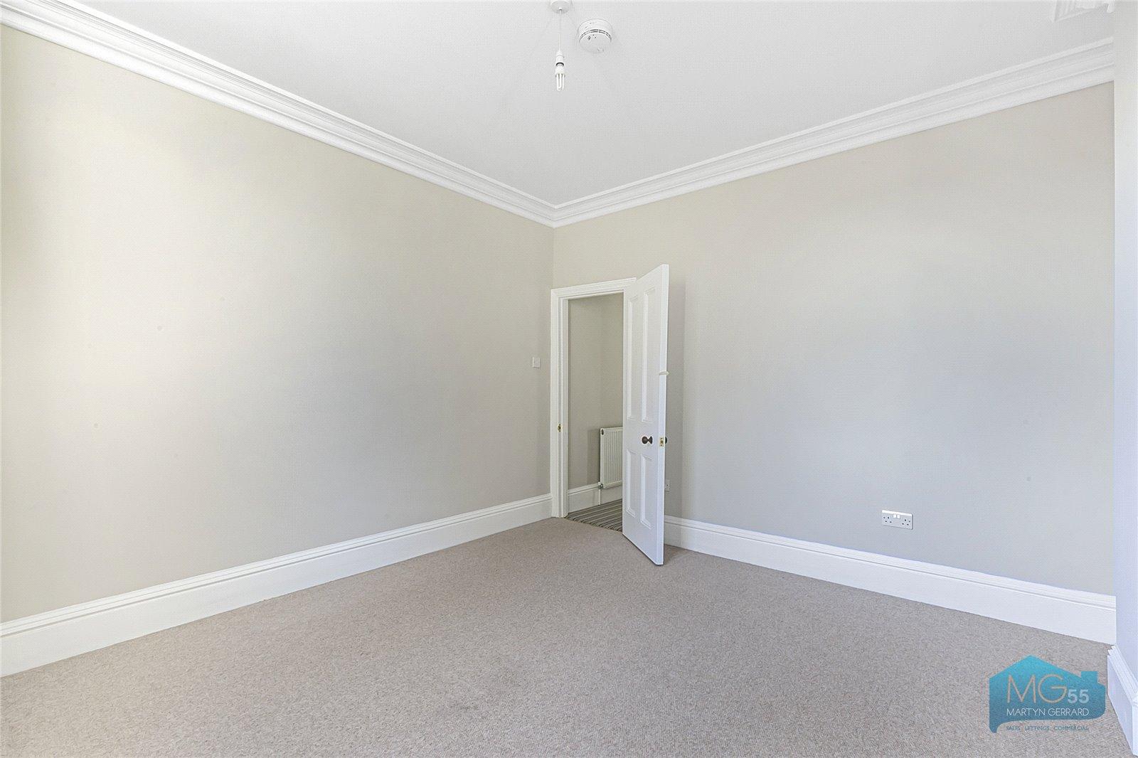 5 bedroom Semi-Detached House to rent - Martyn Gerrard