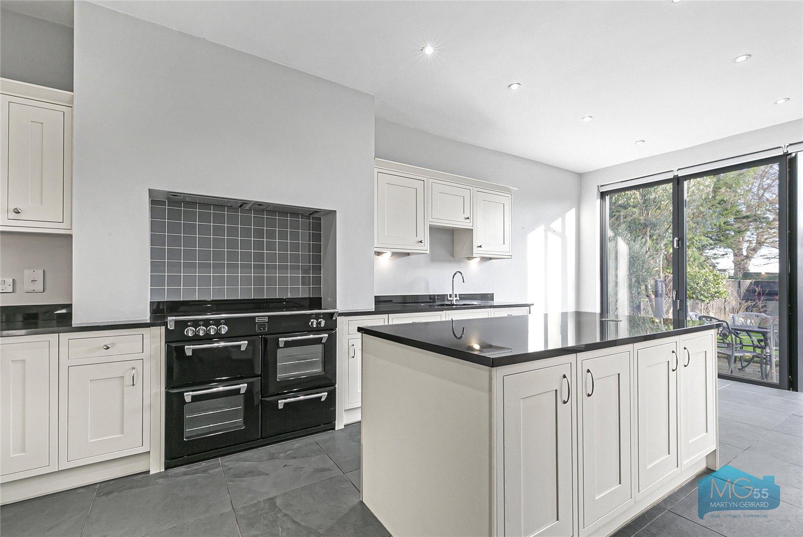 5 bedroom Semi-Detached House to rent - Martyn Gerrard