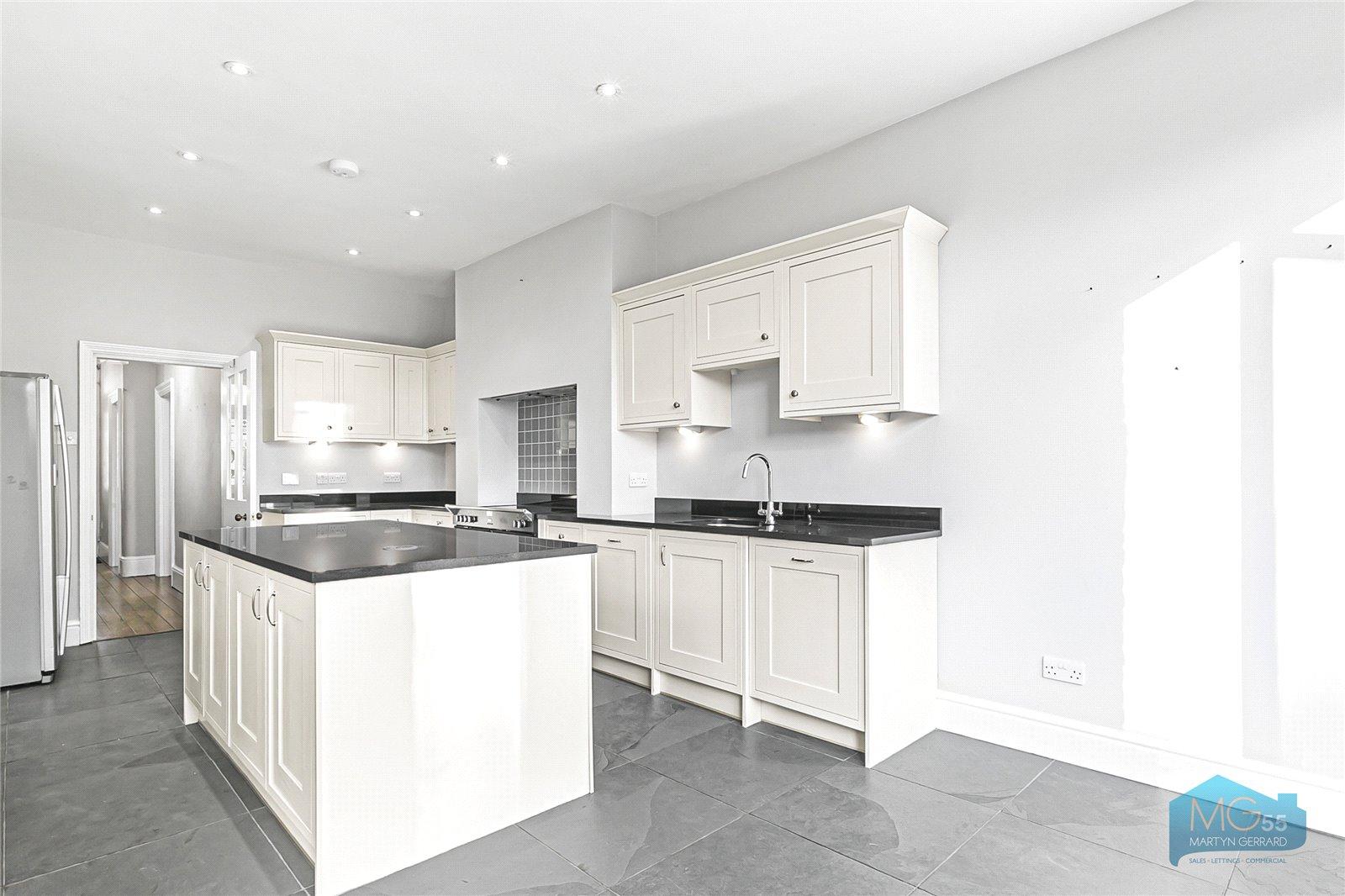 5 bedroom Semi-Detached House to rent - Martyn Gerrard