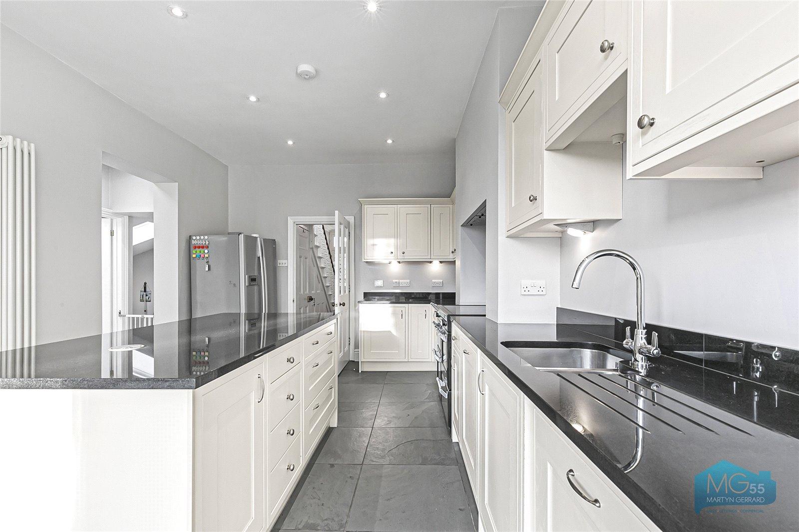 5 bedroom Semi-Detached House to rent - Martyn Gerrard