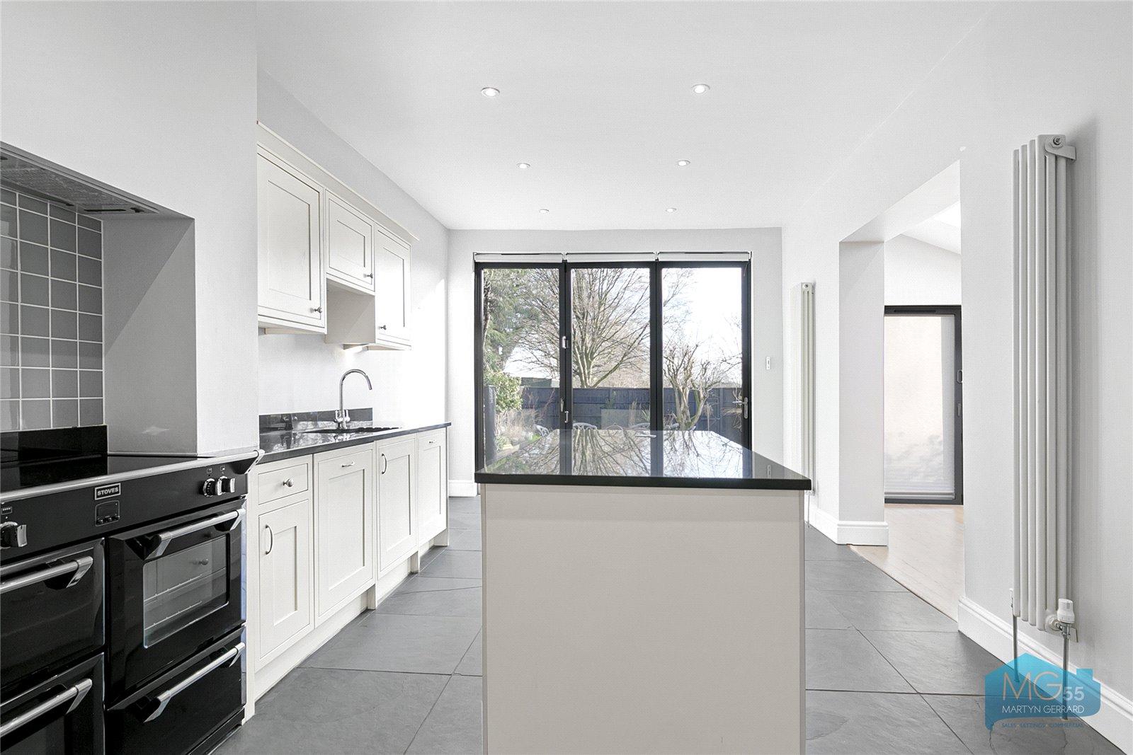 5 bedroom Semi-Detached House to rent - Martyn Gerrard