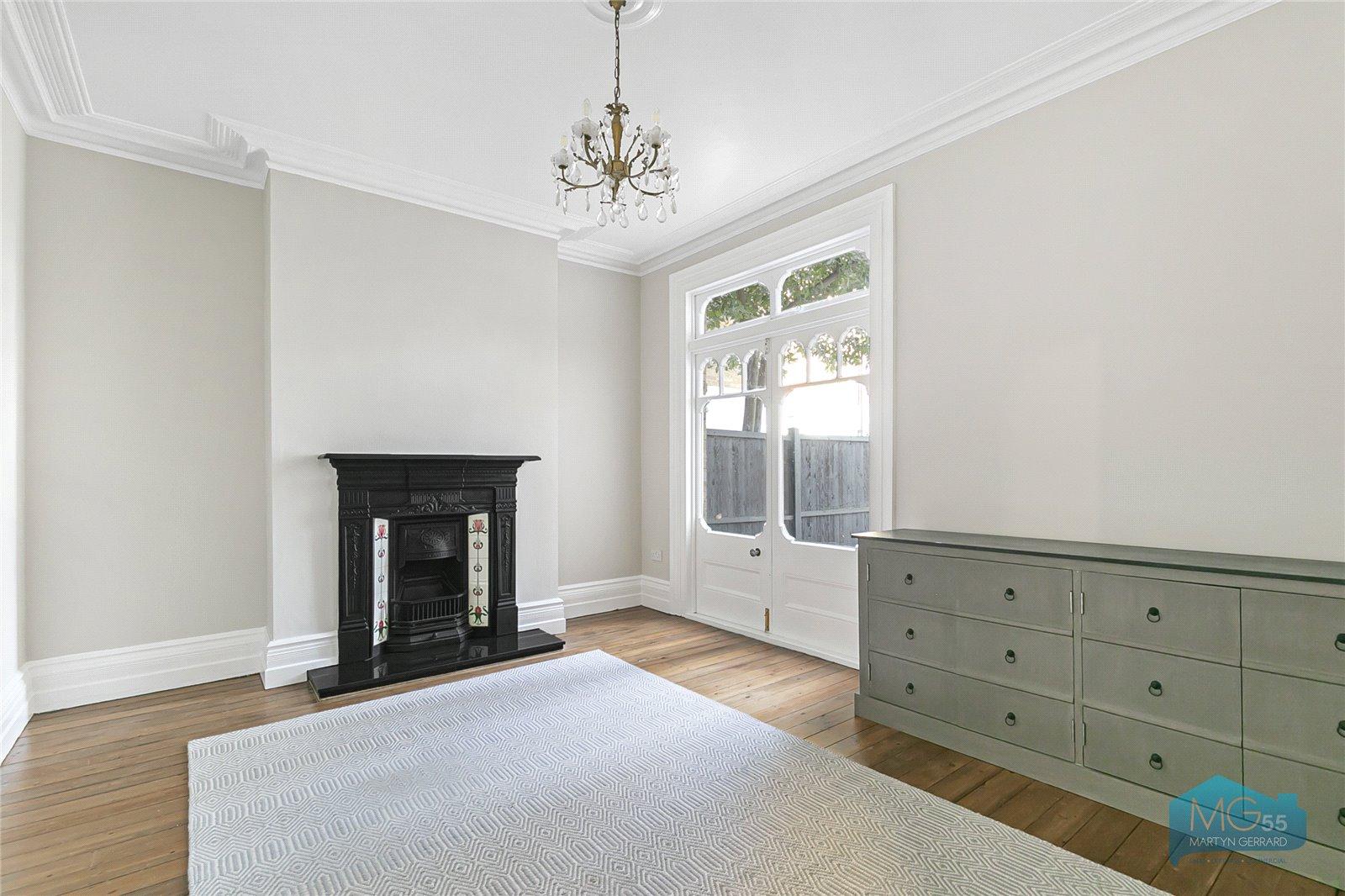 5 bedroom Semi-Detached House to rent - Martyn Gerrard