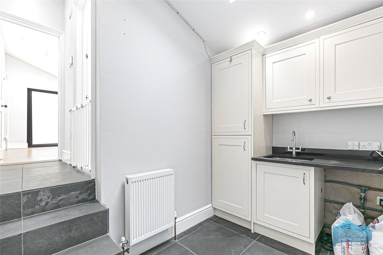 5 bedroom Semi-Detached House to rent - Martyn Gerrard