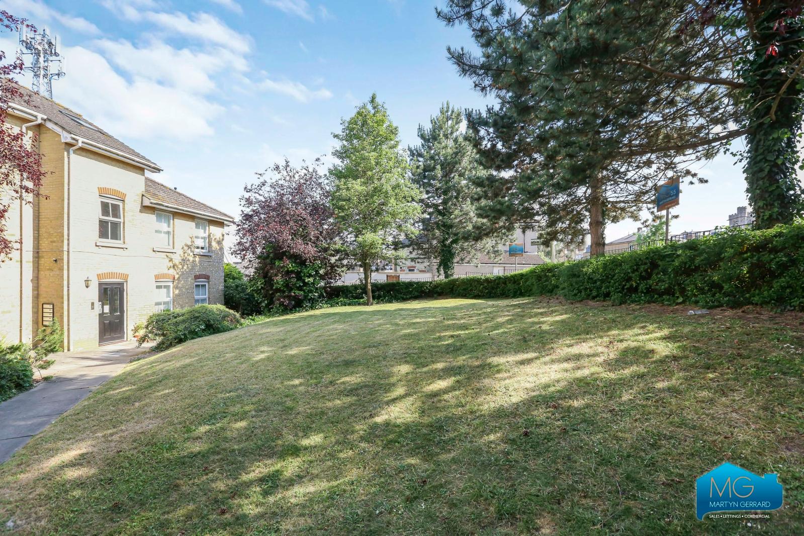 2 bedroom Apartment to rent - Martyn Gerrard
