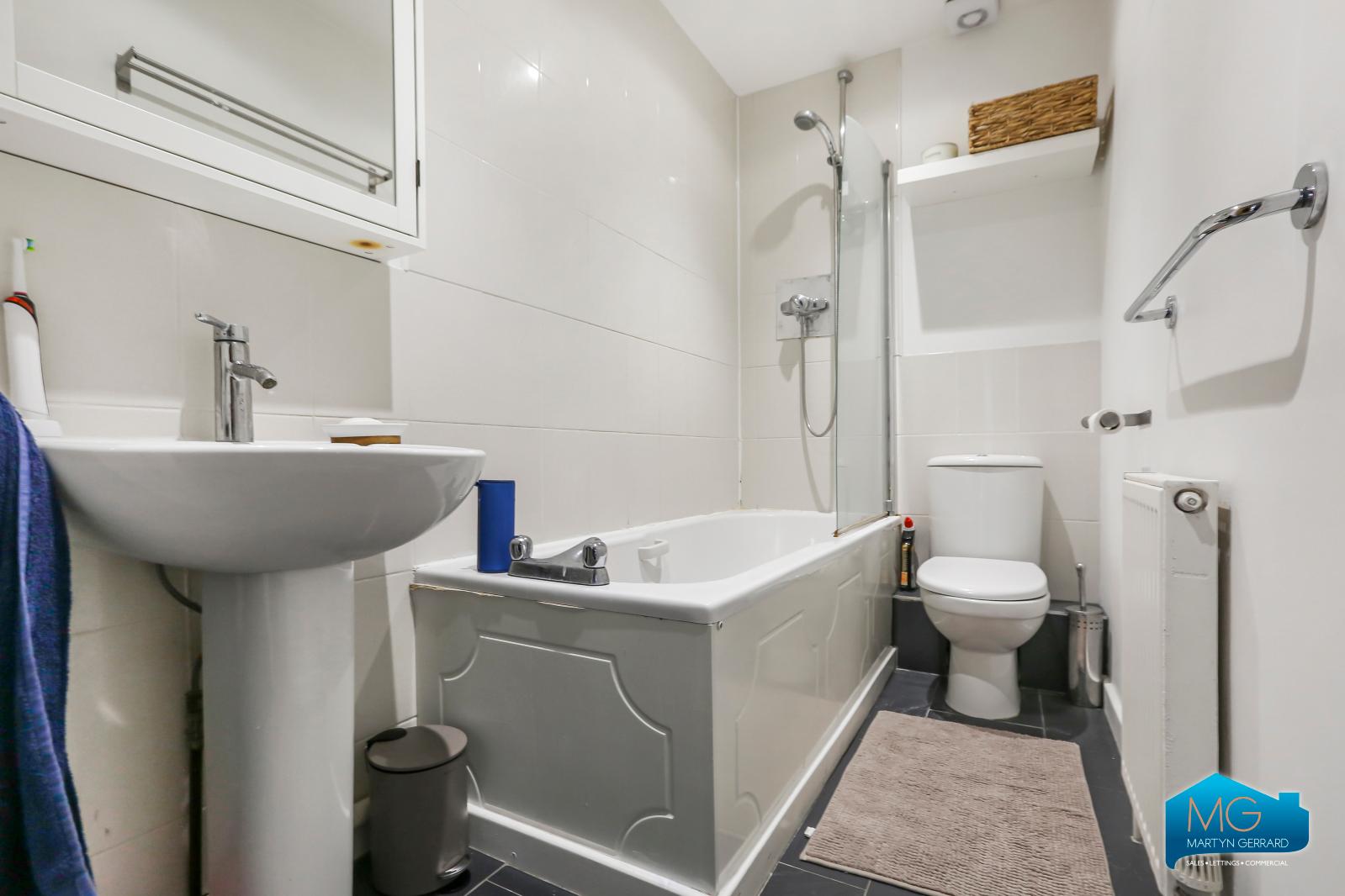 2 bedroom Apartment to rent - Martyn Gerrard