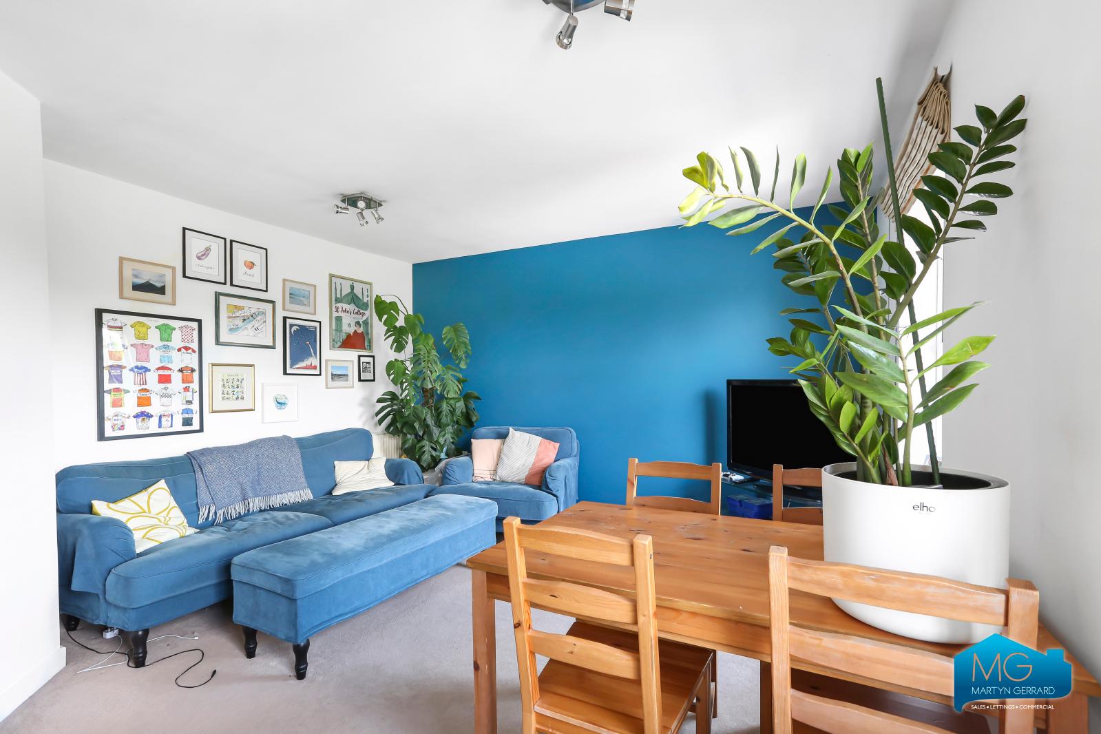 2 bedroom Apartment to rent - Martyn Gerrard