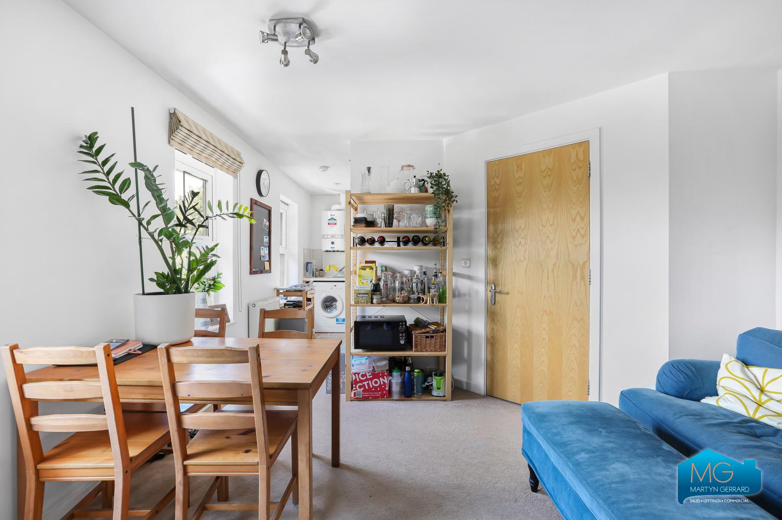 2 bedroom Apartment to rent - Martyn Gerrard