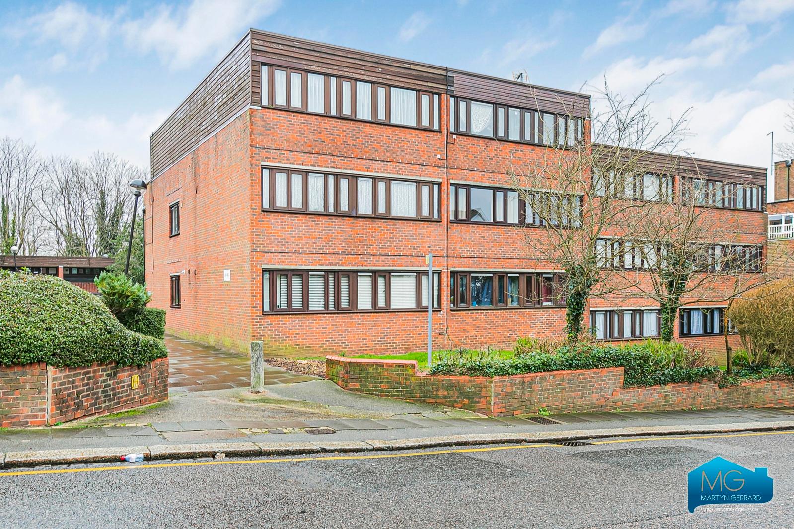 2 bedroom Ground Floor Flat to rent - Martyn Gerrard