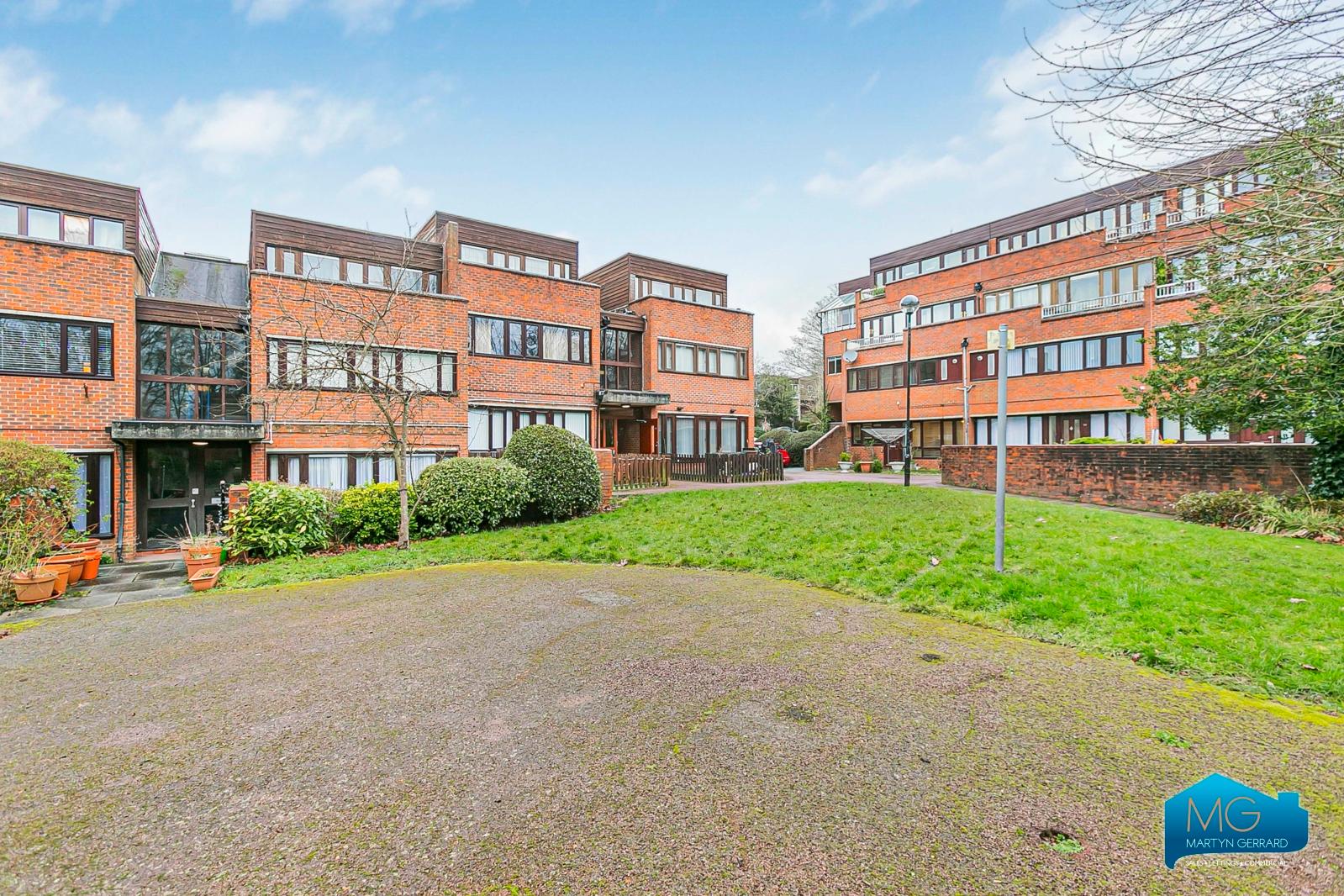 2 bedroom Ground Floor Flat to rent - Martyn Gerrard
