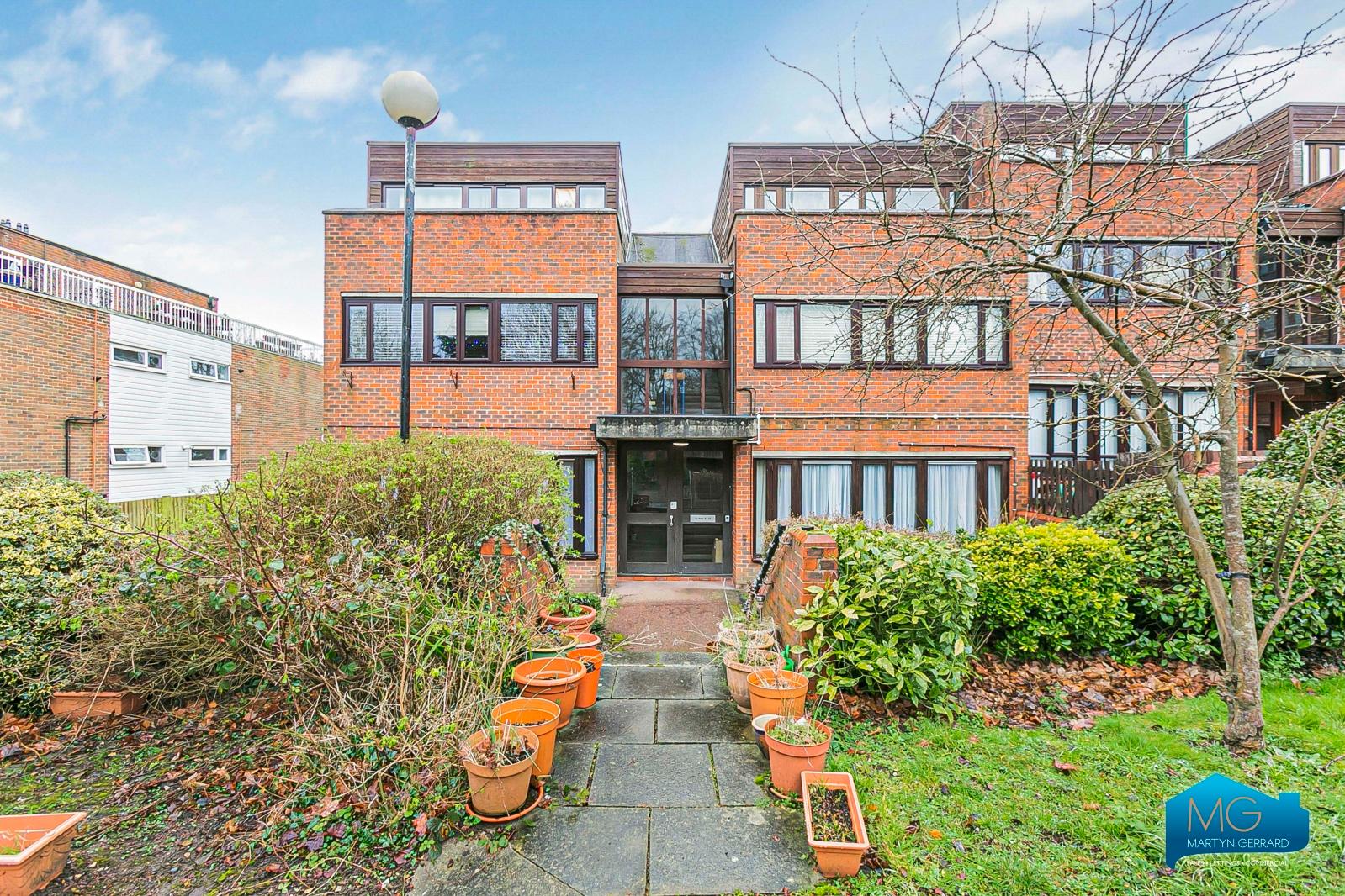 2 bedroom Ground Floor Flat to rent - Martyn Gerrard