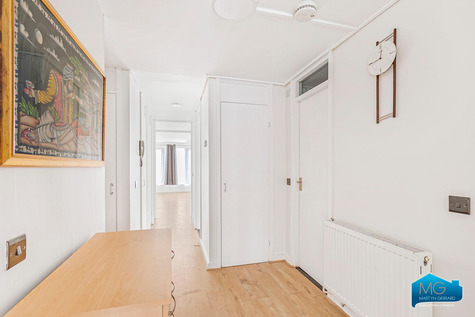 2 bedroom Ground Floor Flat to rent - Martyn Gerrard