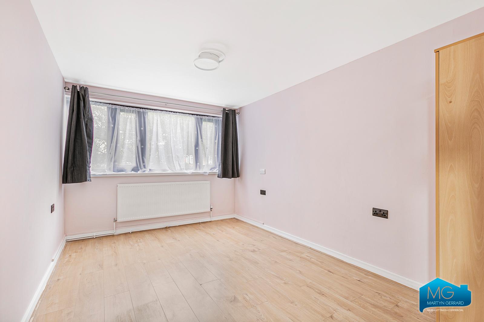 2 bedroom Ground Floor Flat to rent - Martyn Gerrard