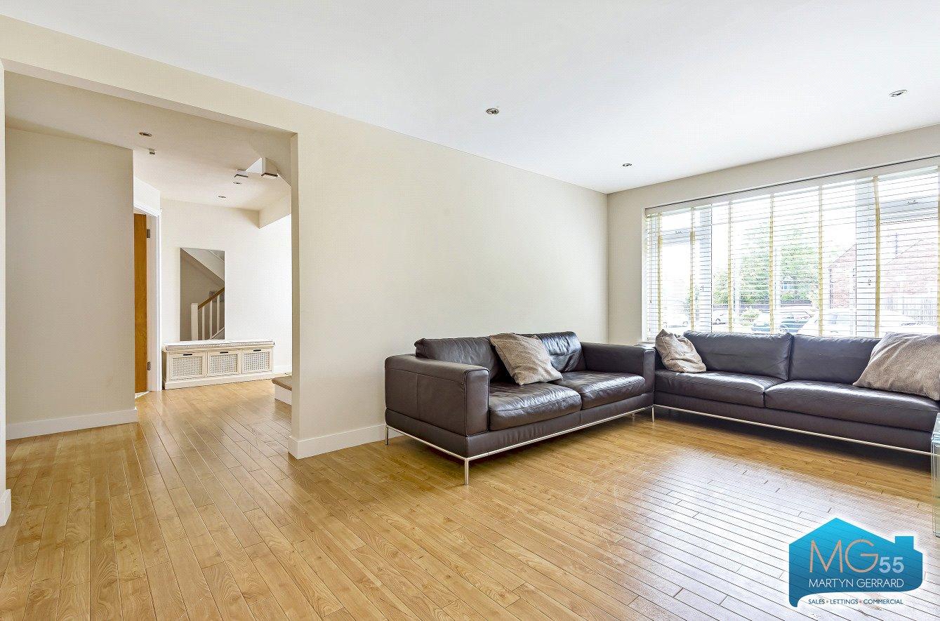 3 bedroom Detached House to rent + ' - Martyn Gerrard