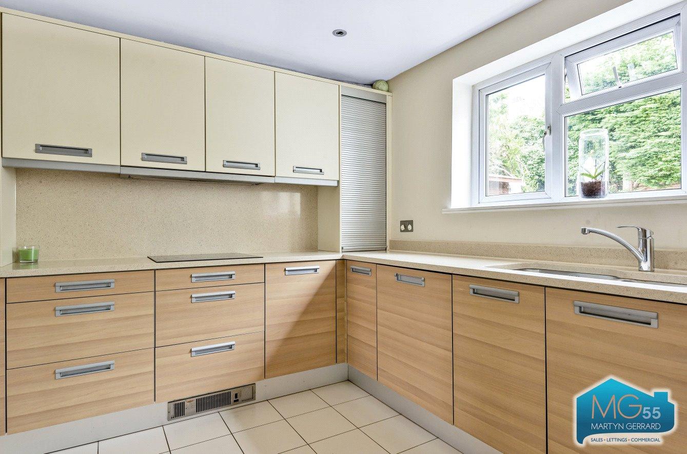 3 bedroom Detached House to rent + ' - Martyn Gerrard