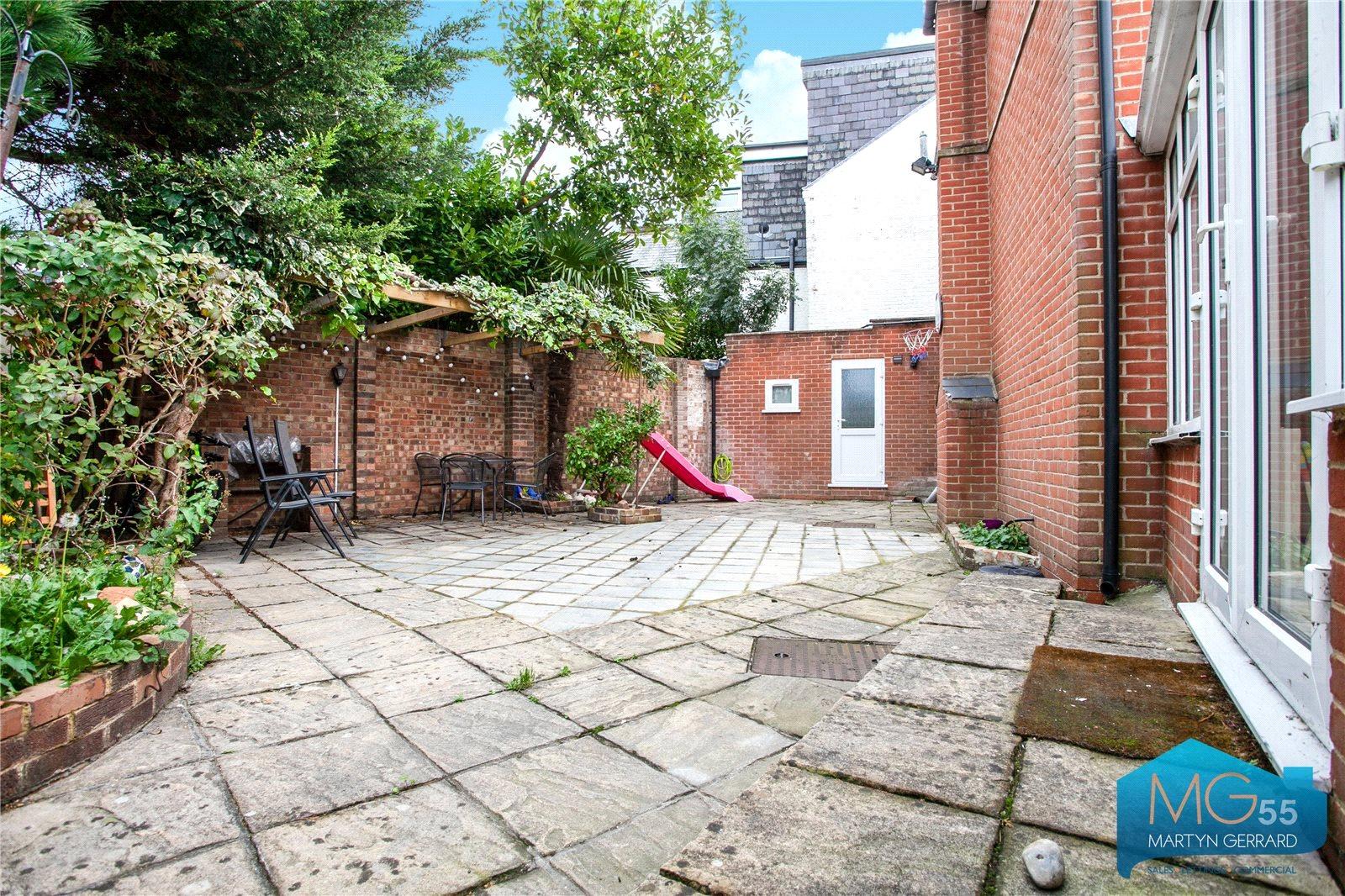 3 bedroom Detached House to rent - Martyn Gerrard