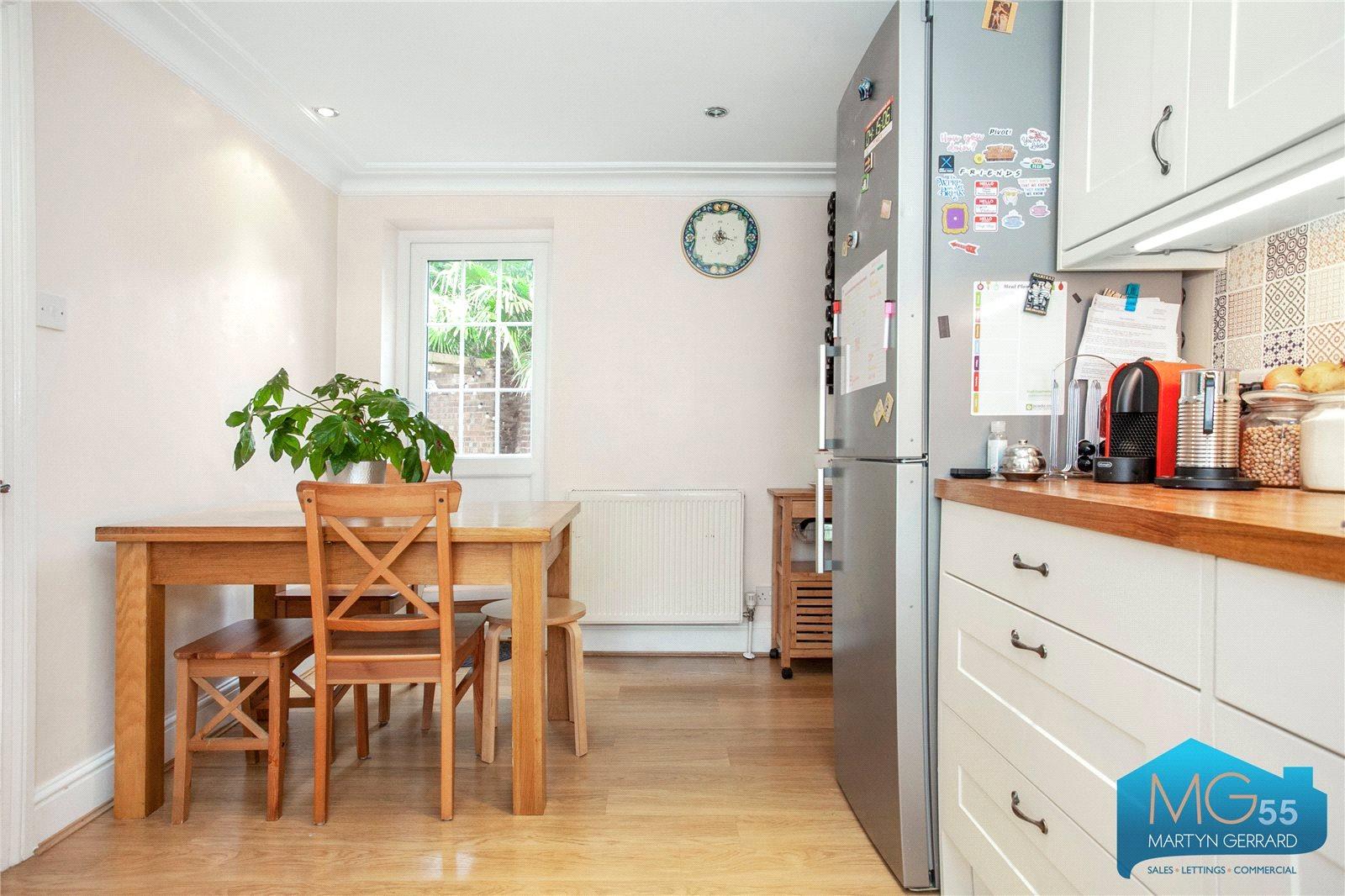 3 bedroom Detached House to rent - Martyn Gerrard