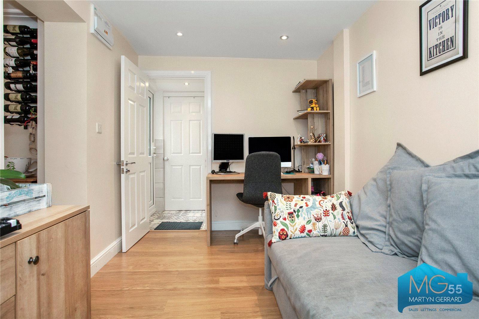 3 bedroom Detached House to rent - Martyn Gerrard