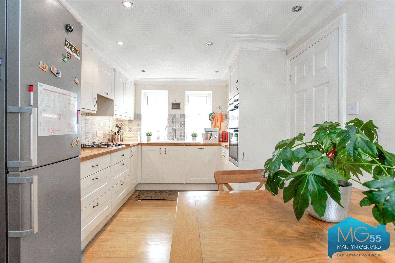 3 bedroom Detached House to rent - Martyn Gerrard