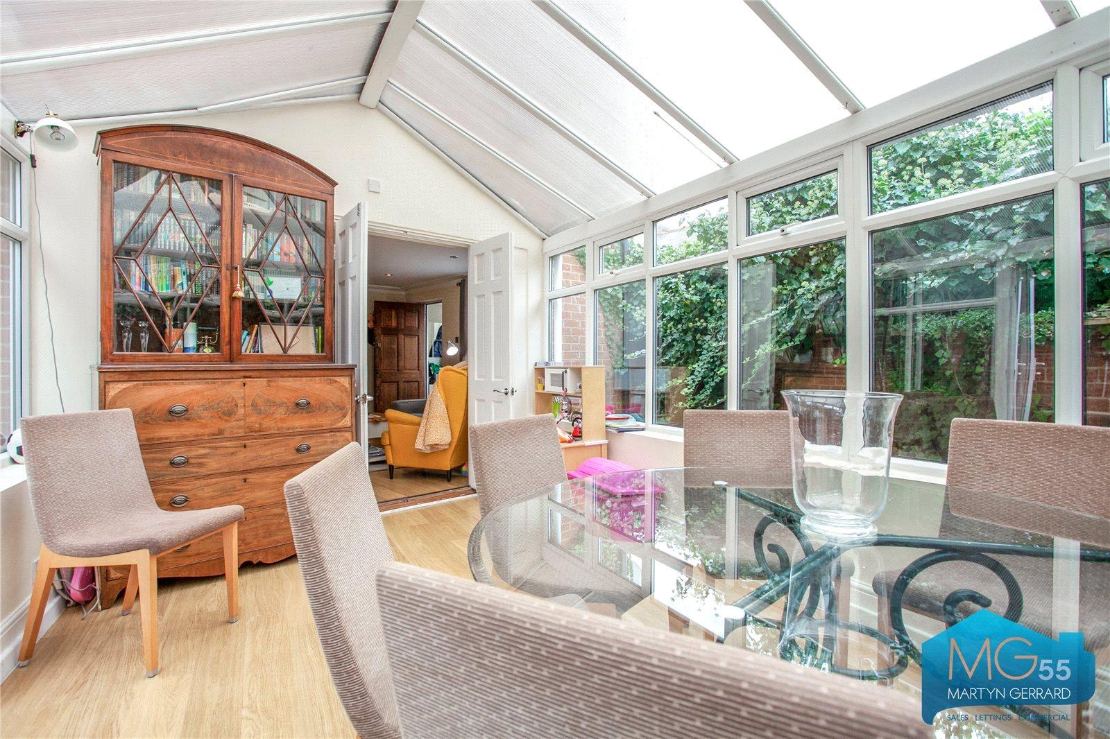 3 bedroom Detached House to rent - Martyn Gerrard