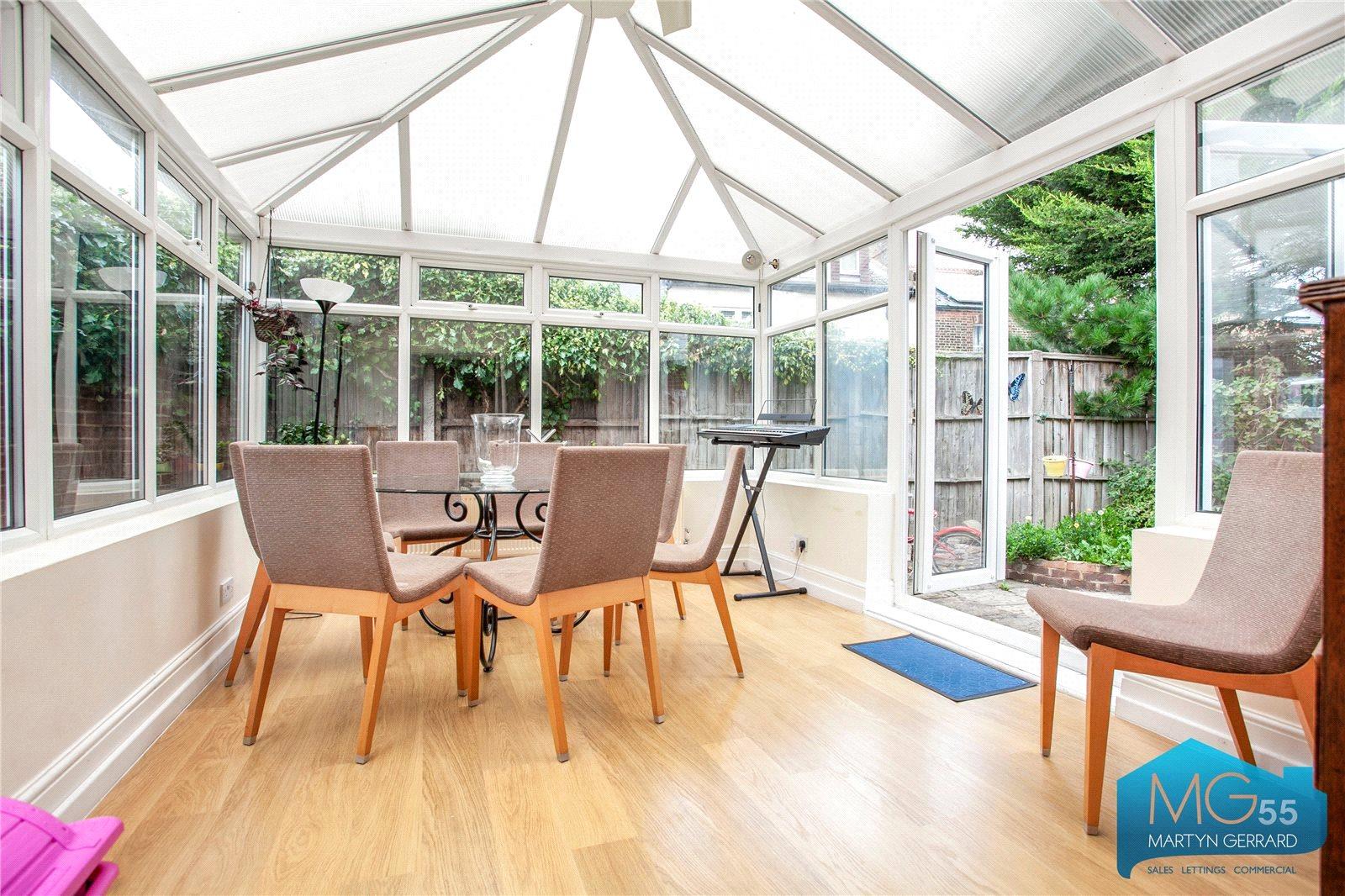 3 bedroom Detached House to rent - Martyn Gerrard