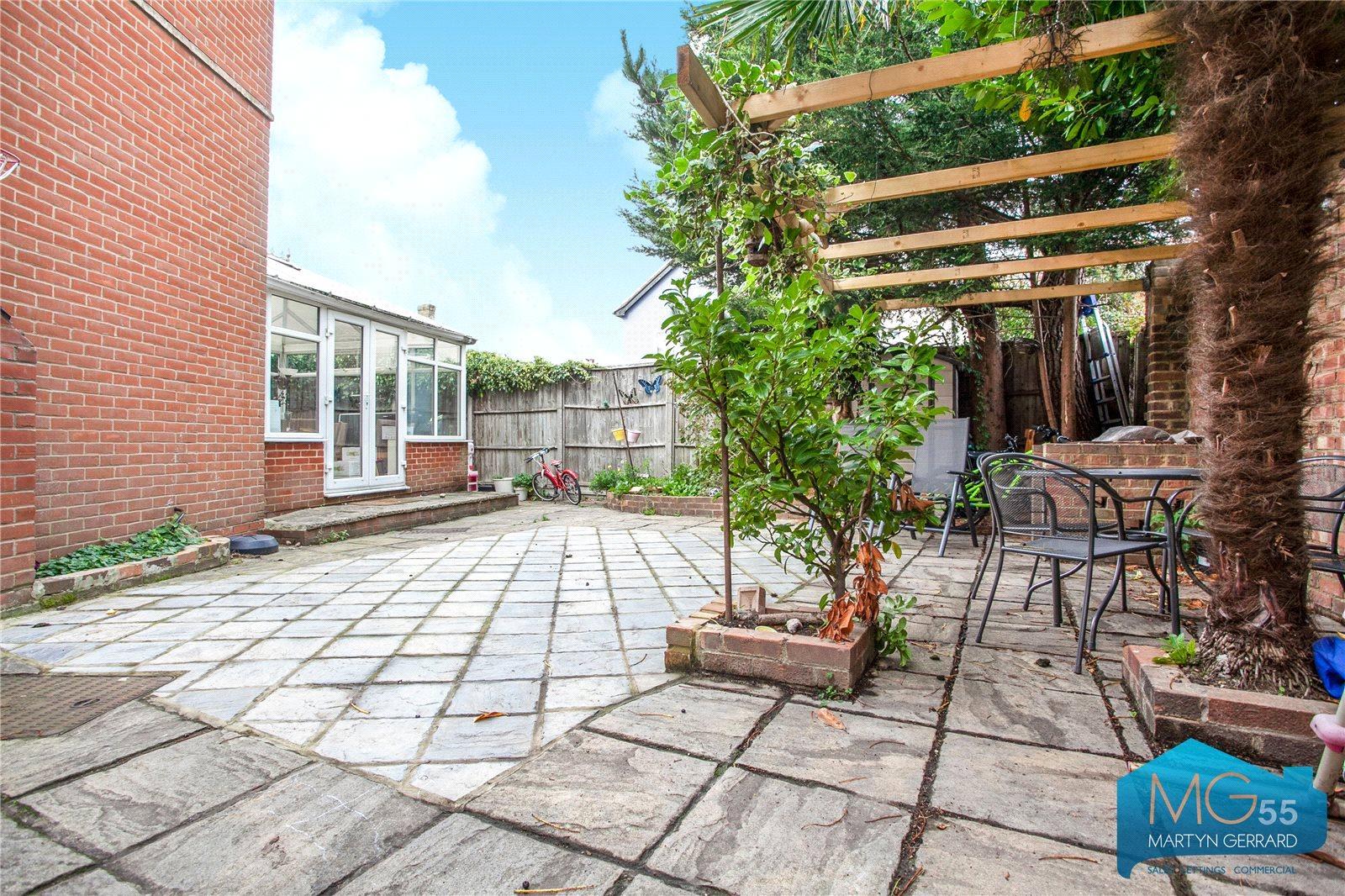 3 bedroom Detached House to rent - Martyn Gerrard