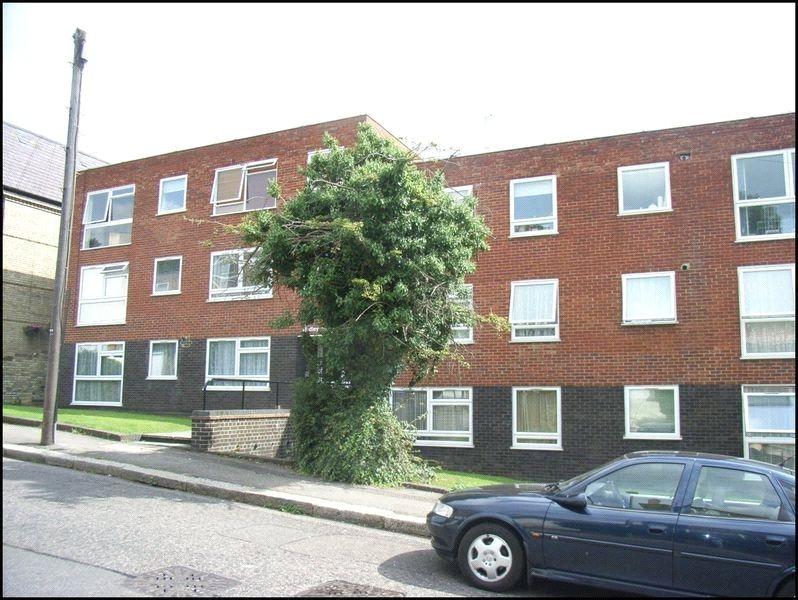 2 bedroom Apartment to rent - Martyn Gerrard
