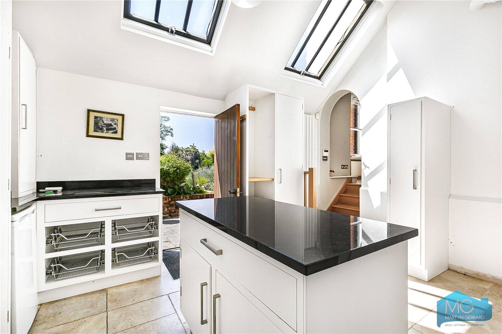 5 bedroom Semi-Detached House to rent - Martyn Gerrard