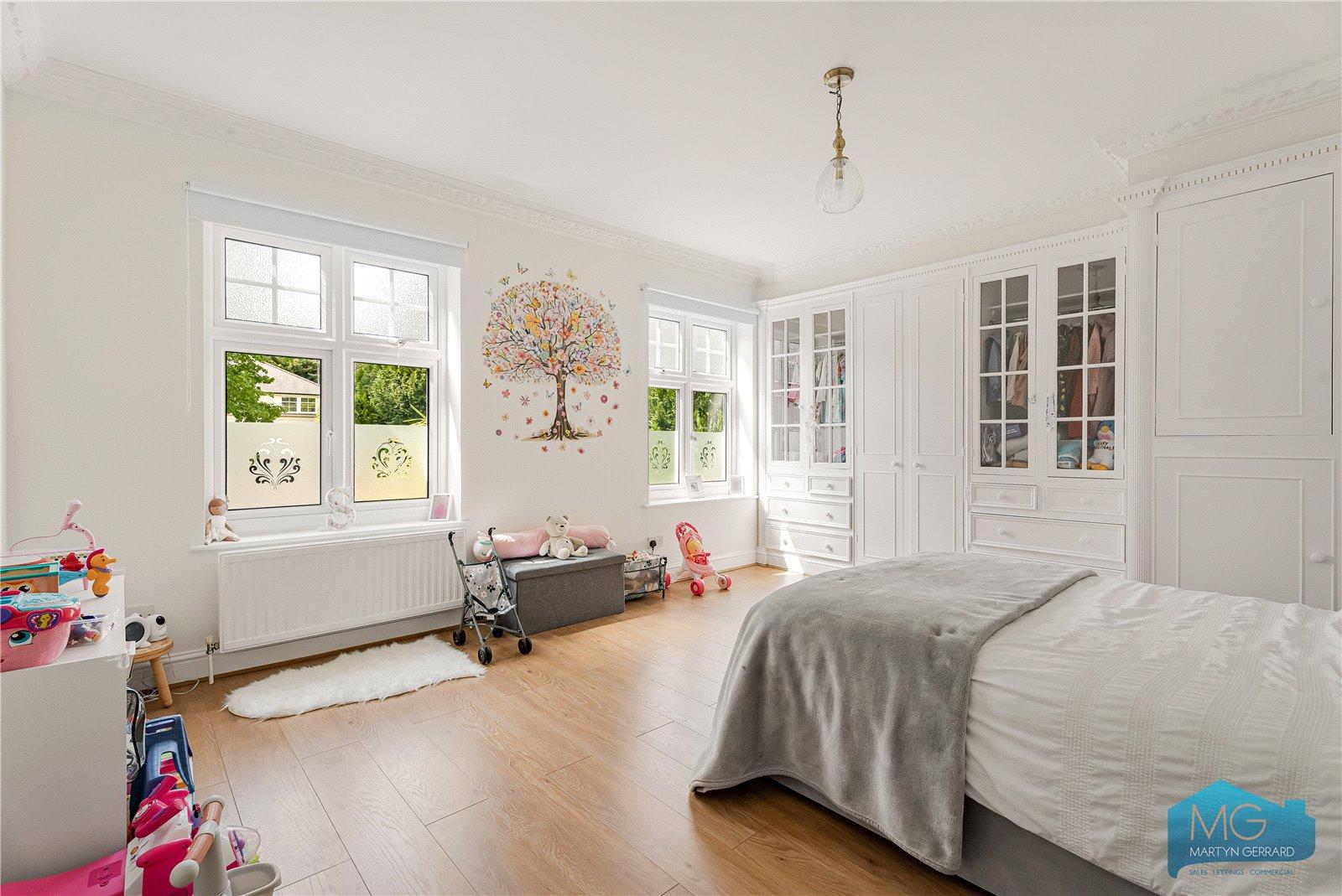 3 bedroom Apartment for sale - Martyn Gerrard