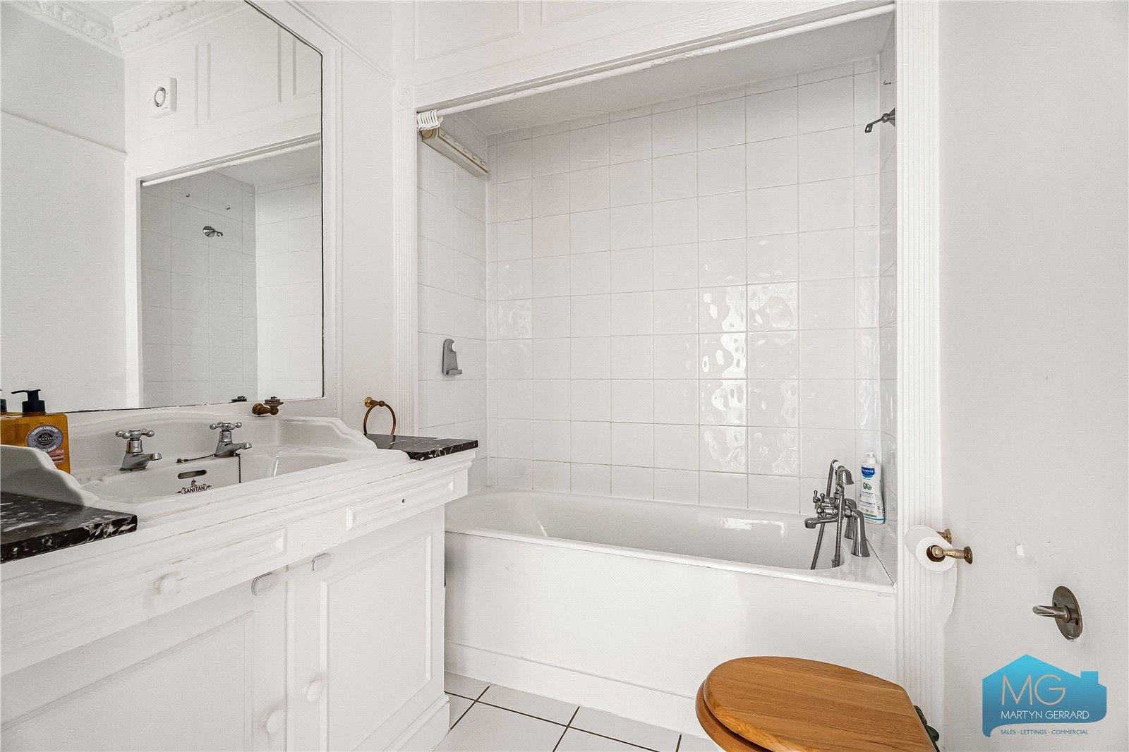 3 bedroom Apartment for sale - Martyn Gerrard