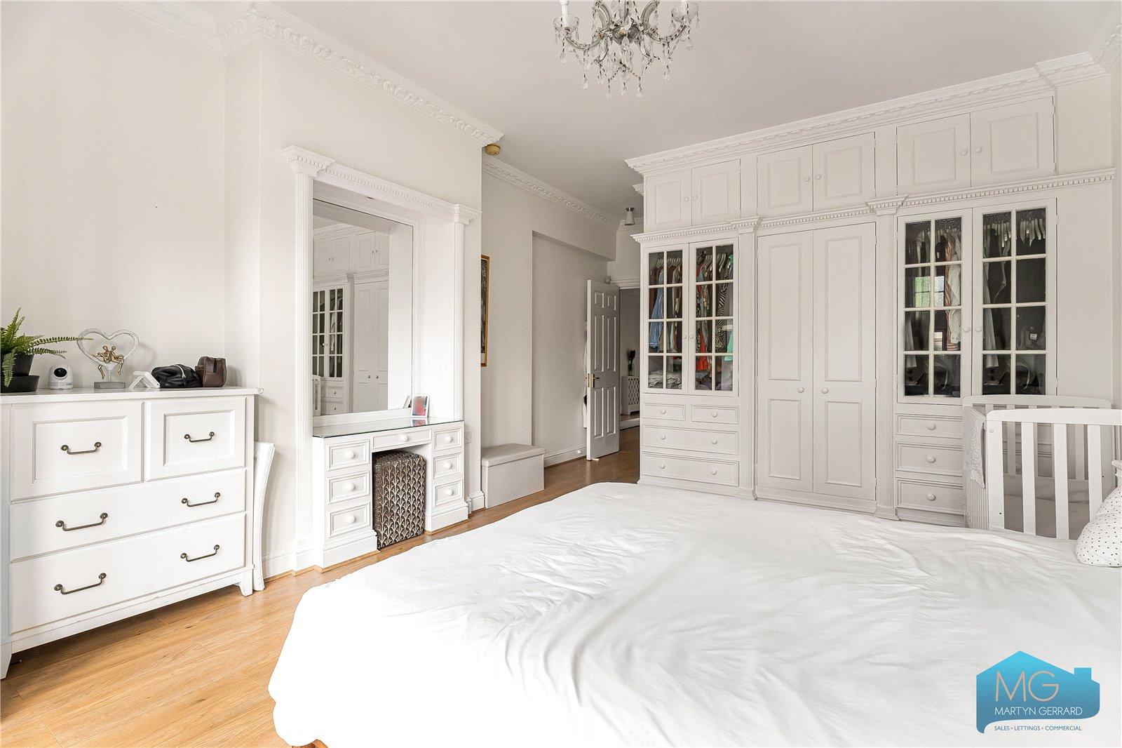 3 bedroom Apartment for sale - Martyn Gerrard
