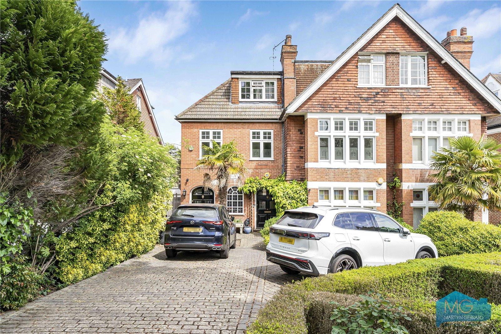 3 bedroom Apartment for sale - Martyn Gerrard