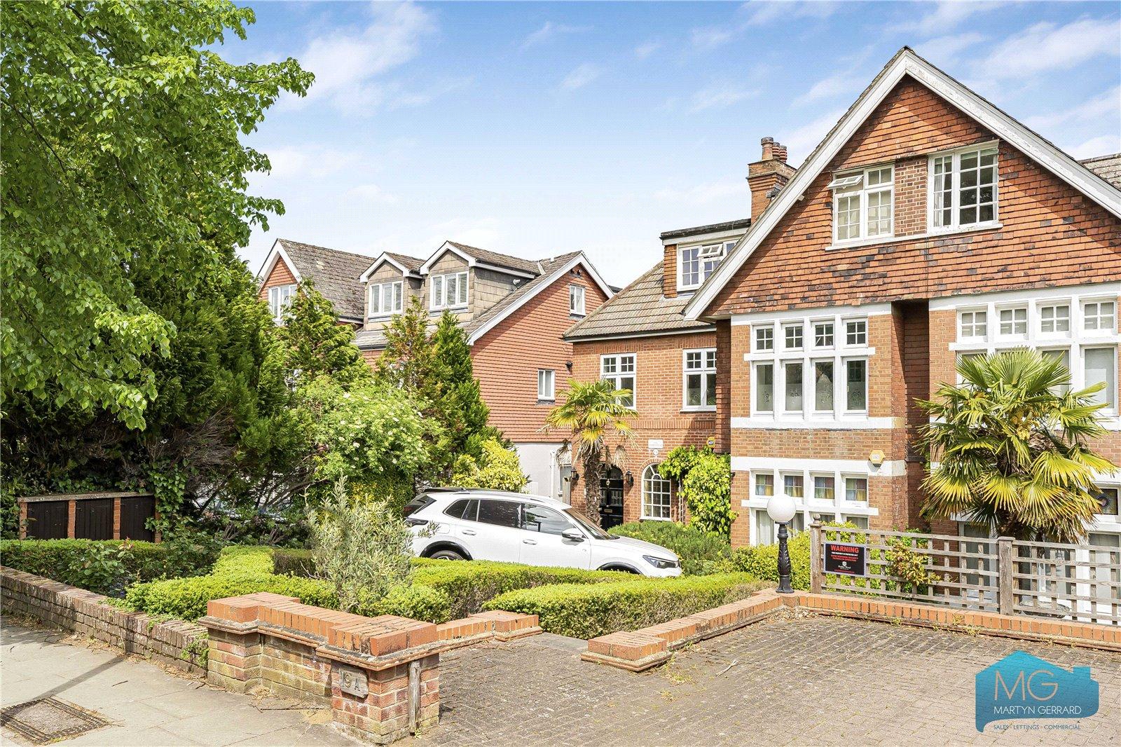 3 bedroom Apartment for sale - Martyn Gerrard
