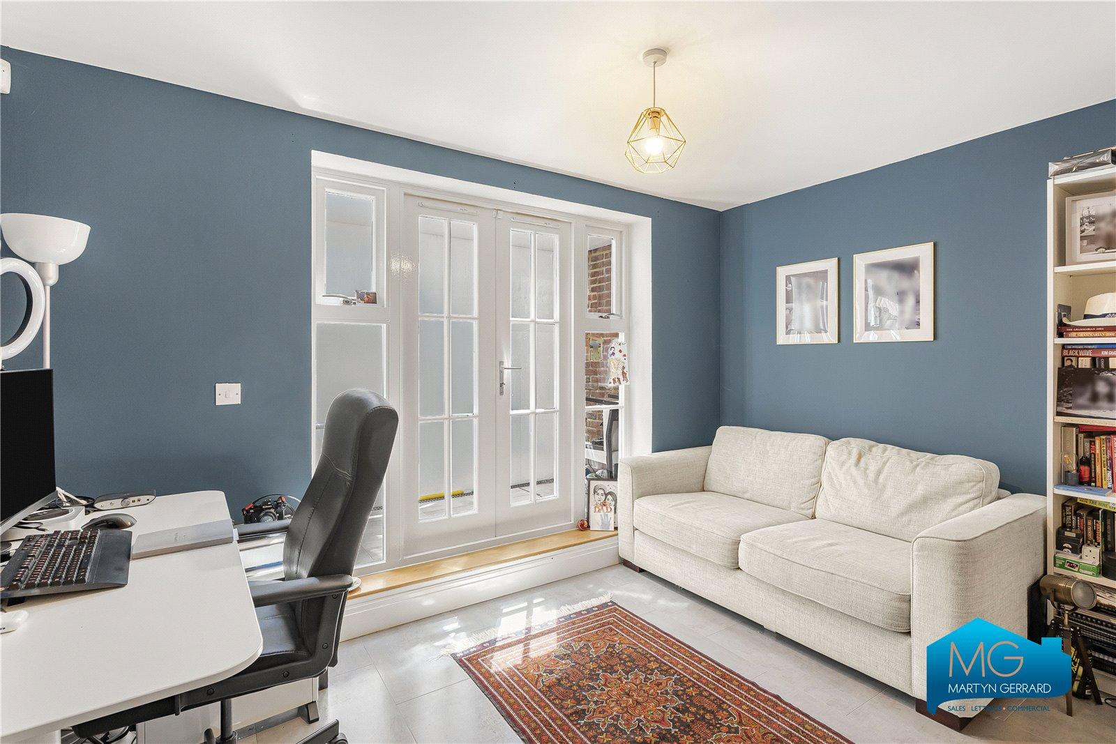 5 bedroom Semi-Detached House to rent - Martyn Gerrard