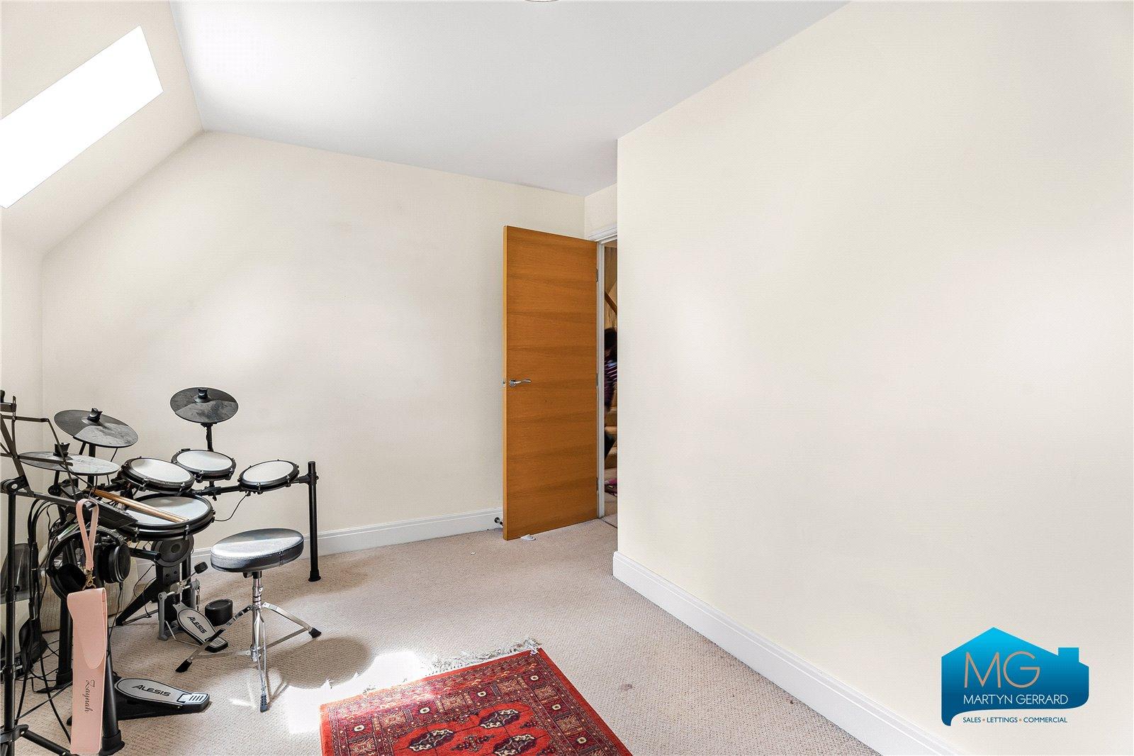 5 bedroom Semi-Detached House to rent - Martyn Gerrard