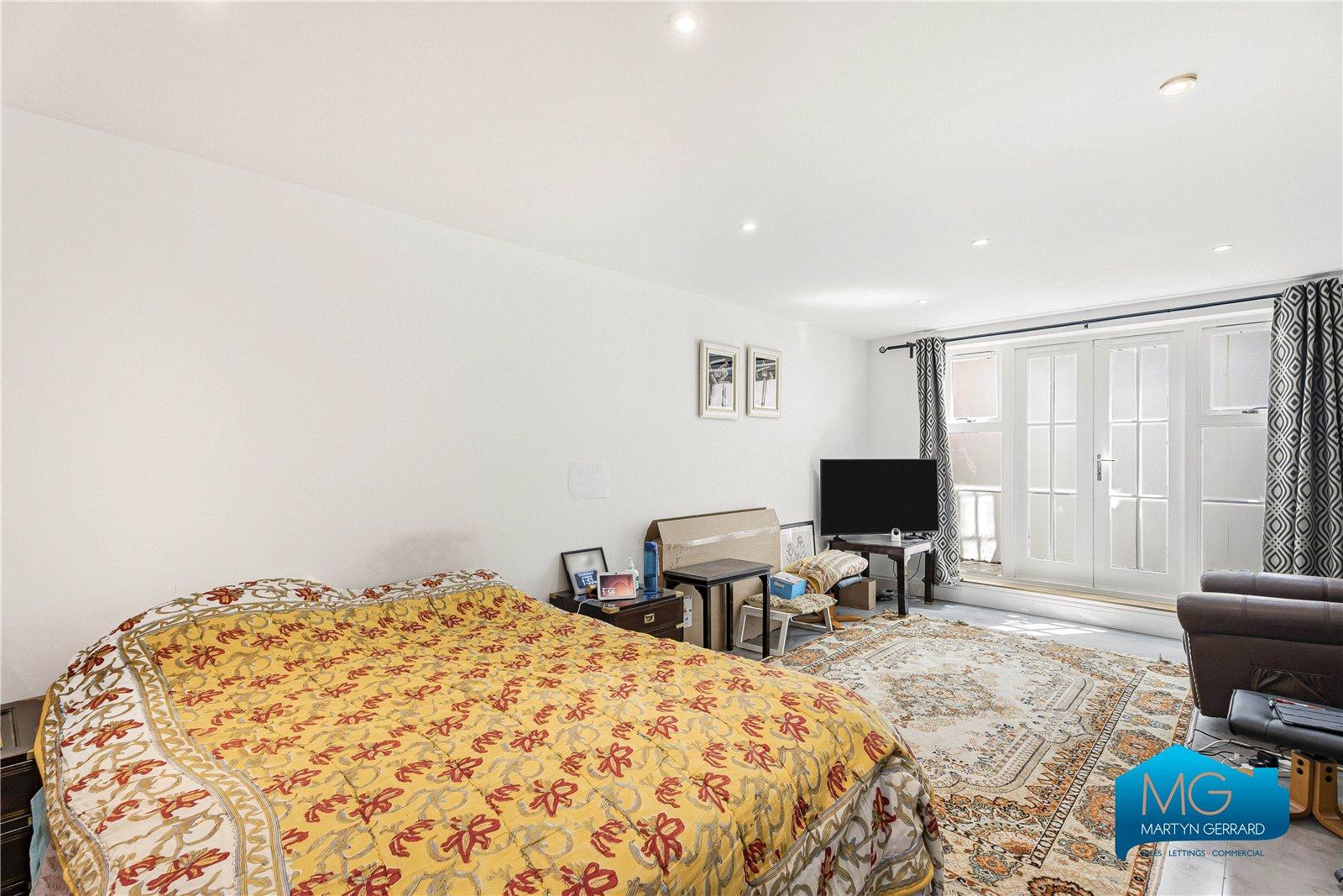 5 bedroom Semi-Detached House to rent - Martyn Gerrard