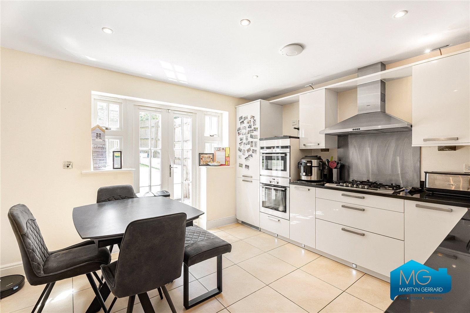 5 bedroom Semi-Detached House to rent - Martyn Gerrard