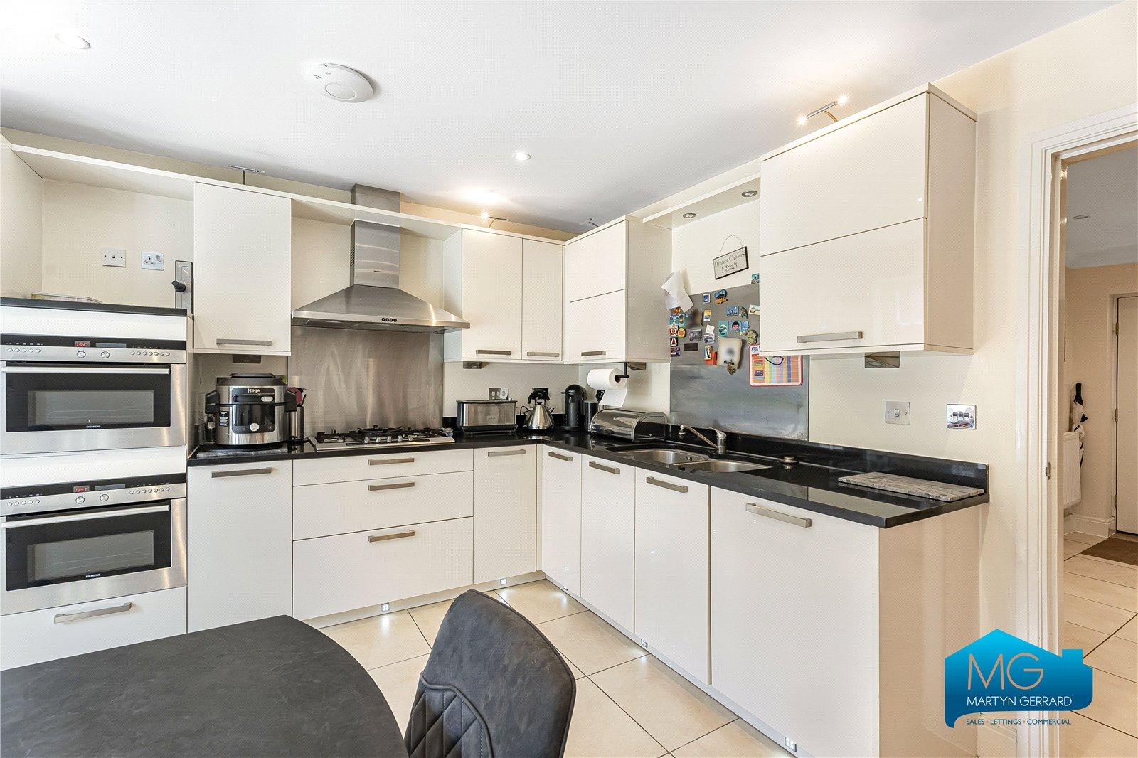5 bedroom Semi-Detached House to rent - Martyn Gerrard