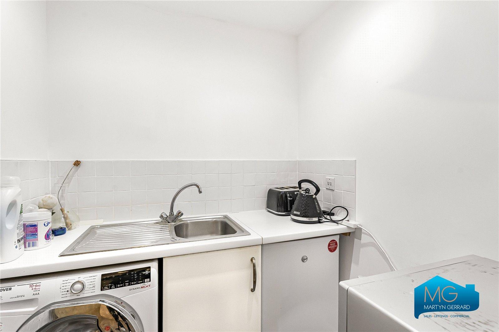 5 bedroom Semi-Detached House to rent - Martyn Gerrard