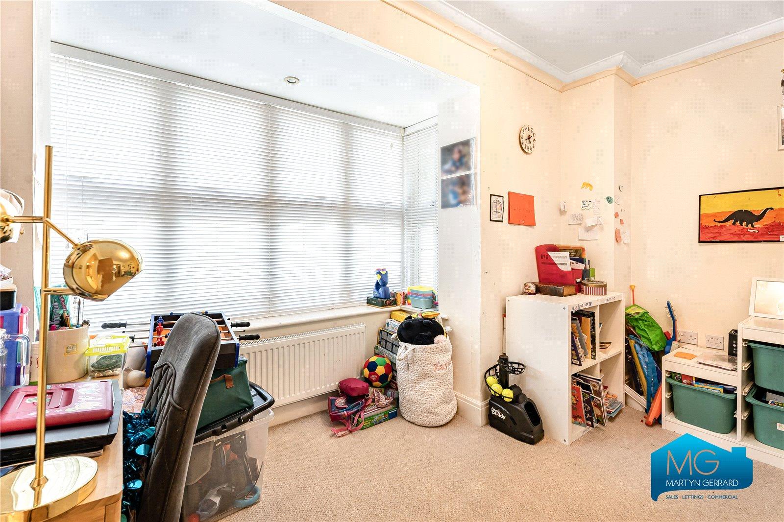 5 bedroom Semi-Detached House to rent - Martyn Gerrard