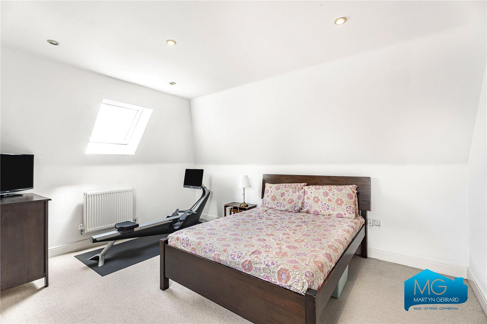 5 bedroom Semi-Detached House to rent - Martyn Gerrard