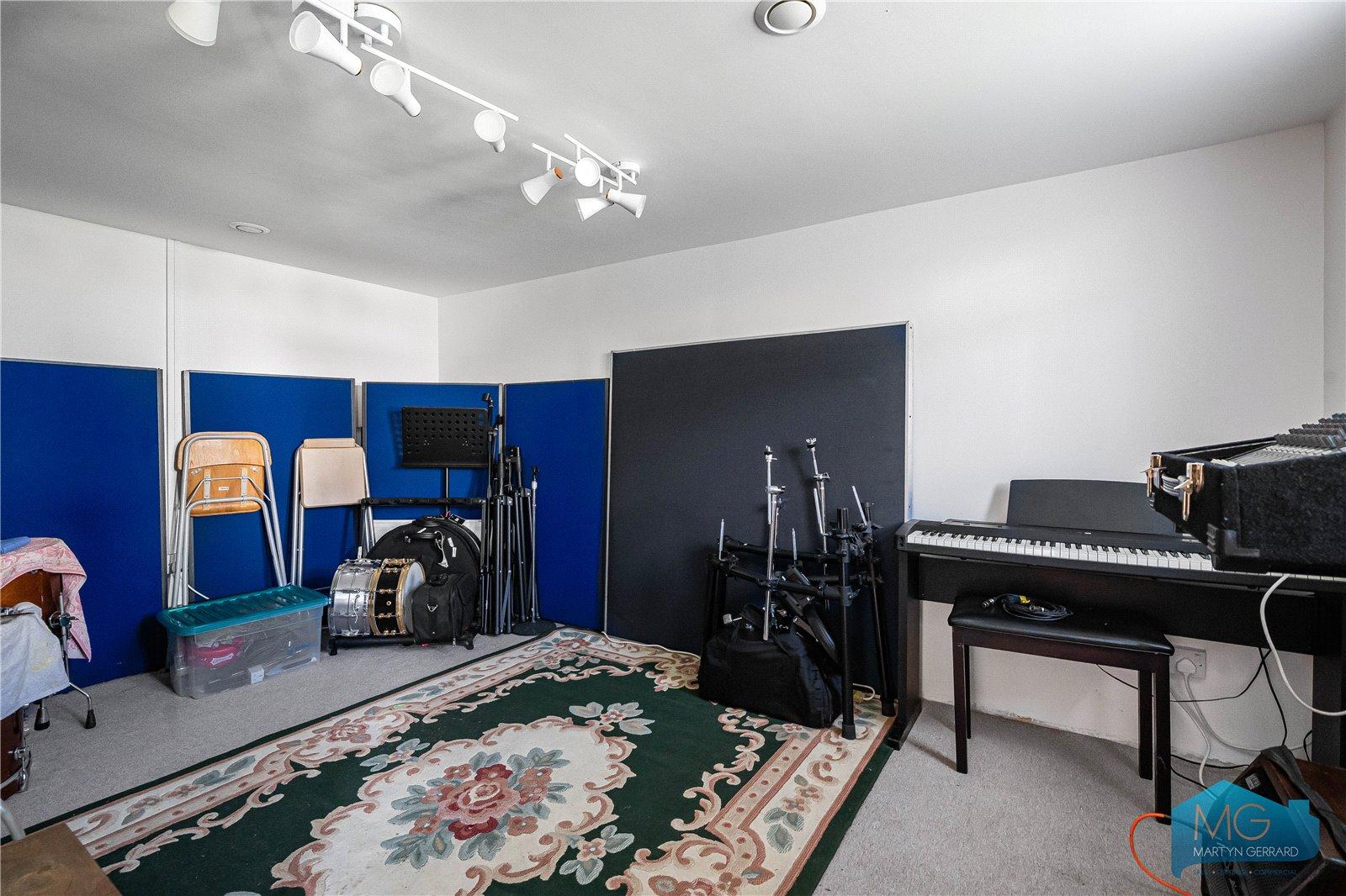 5 bedroom Semi-Detached House for sale - Martyn Gerrard