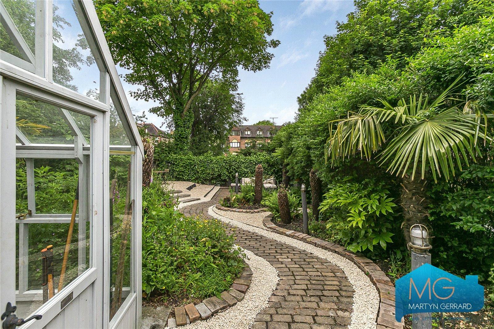 2 bedroom Apartment for sale - Martyn Gerrard