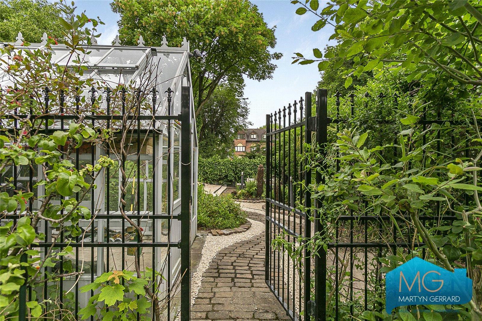 2 bedroom Apartment for sale - Martyn Gerrard