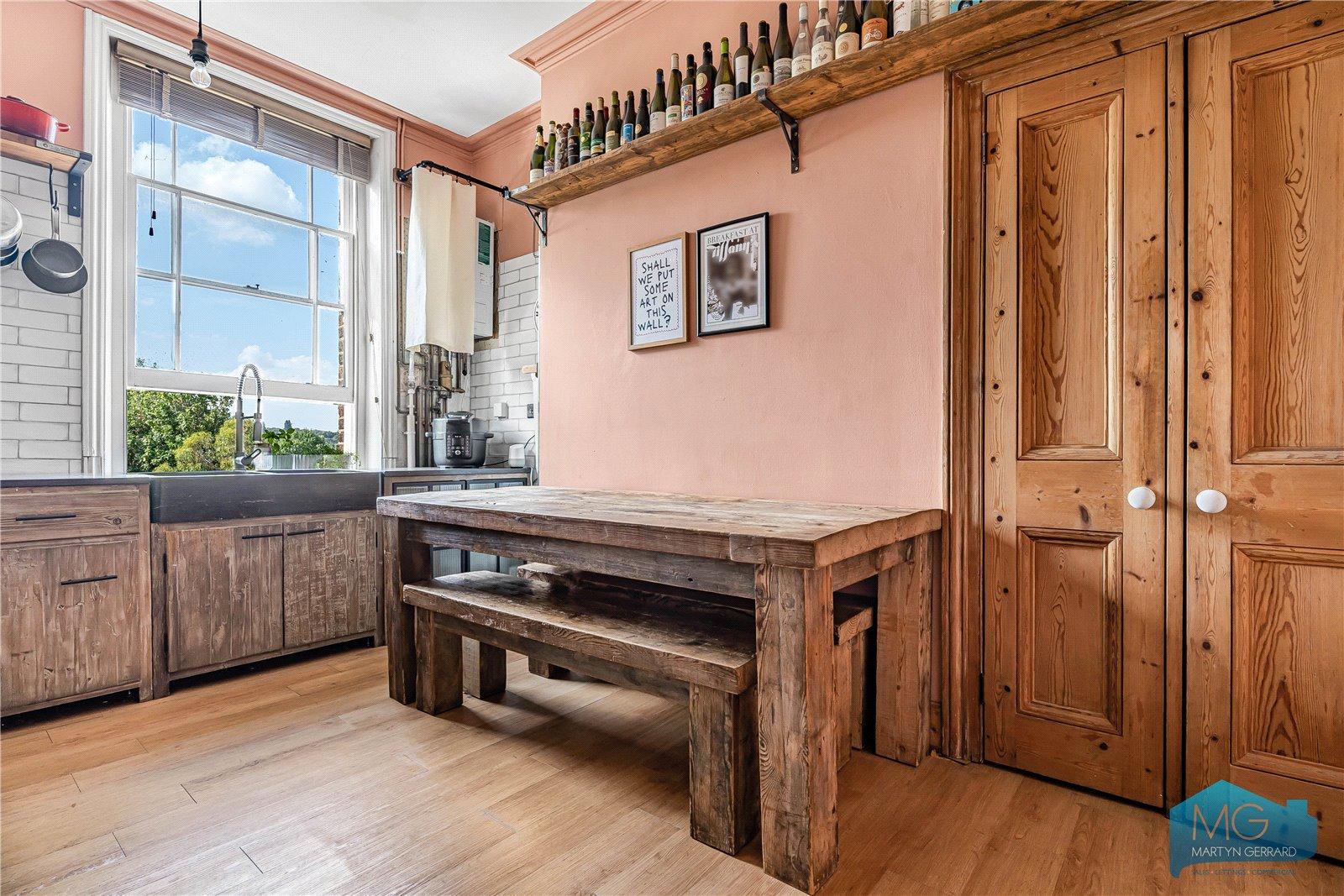 2 bedroom Apartment for sale - Martyn Gerrard