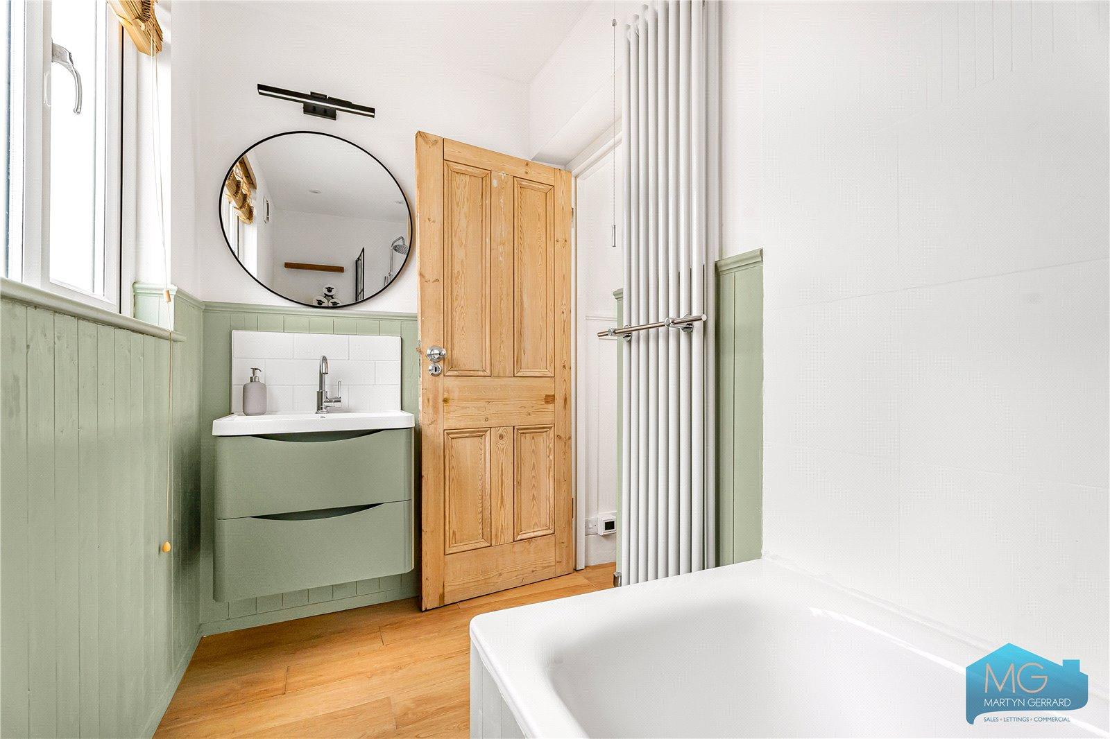 2 bedroom Apartment for sale - Martyn Gerrard