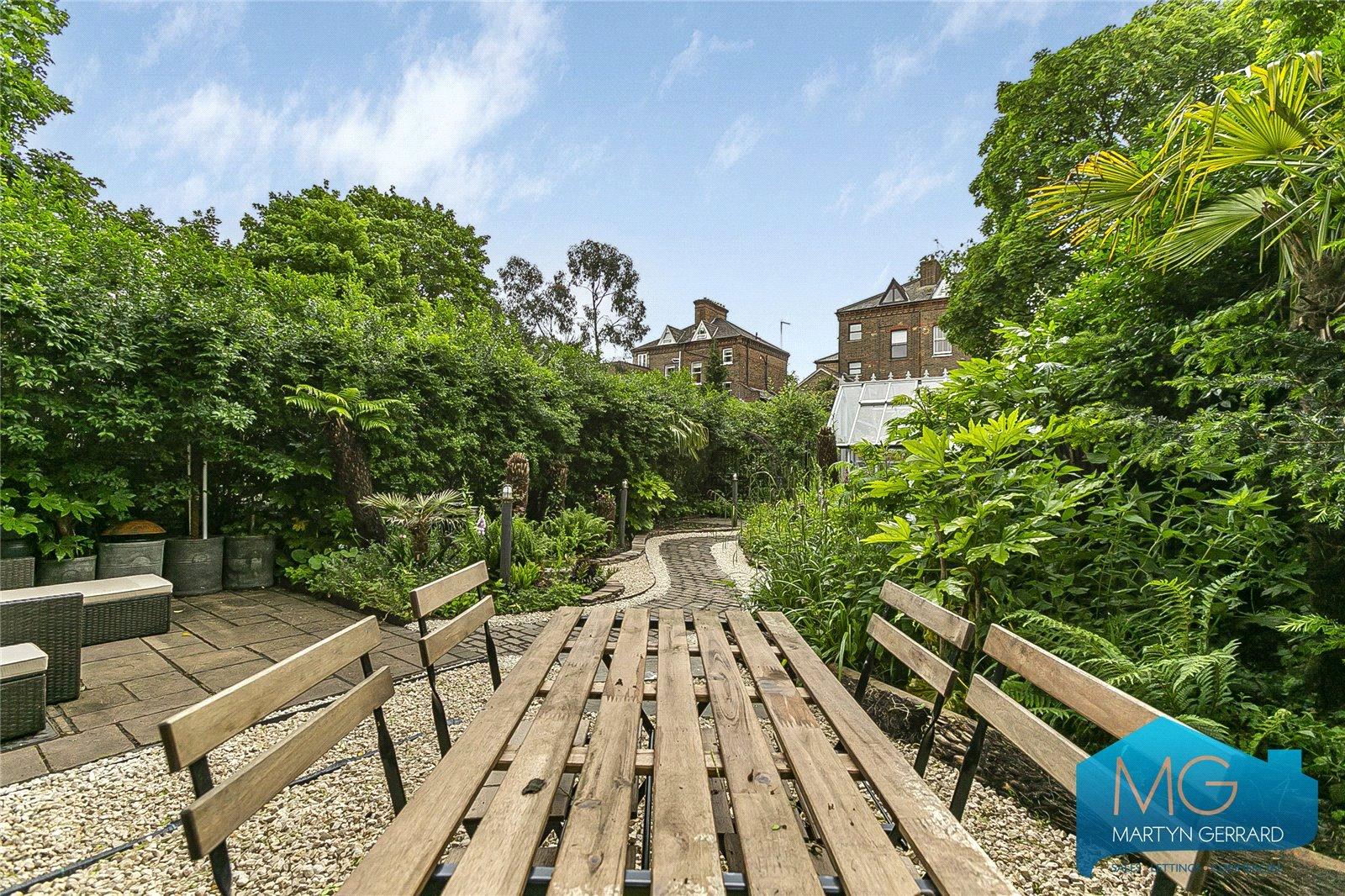 2 bedroom Apartment for sale - Martyn Gerrard