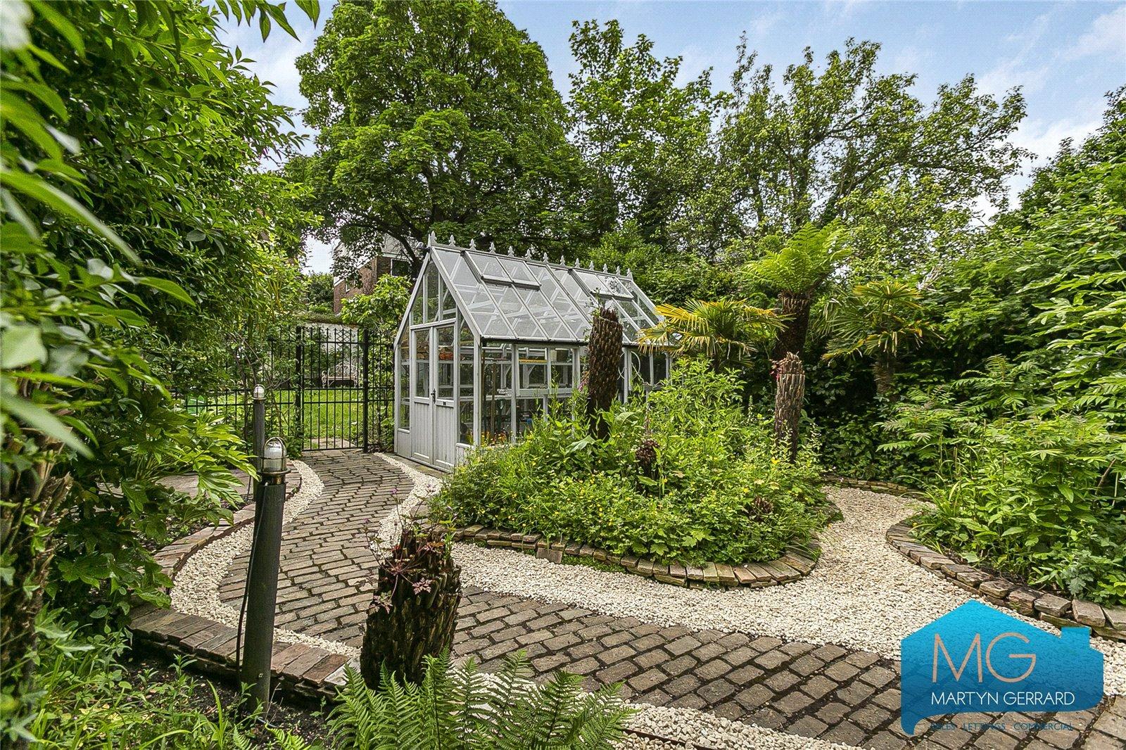 2 bedroom Apartment for sale - Martyn Gerrard